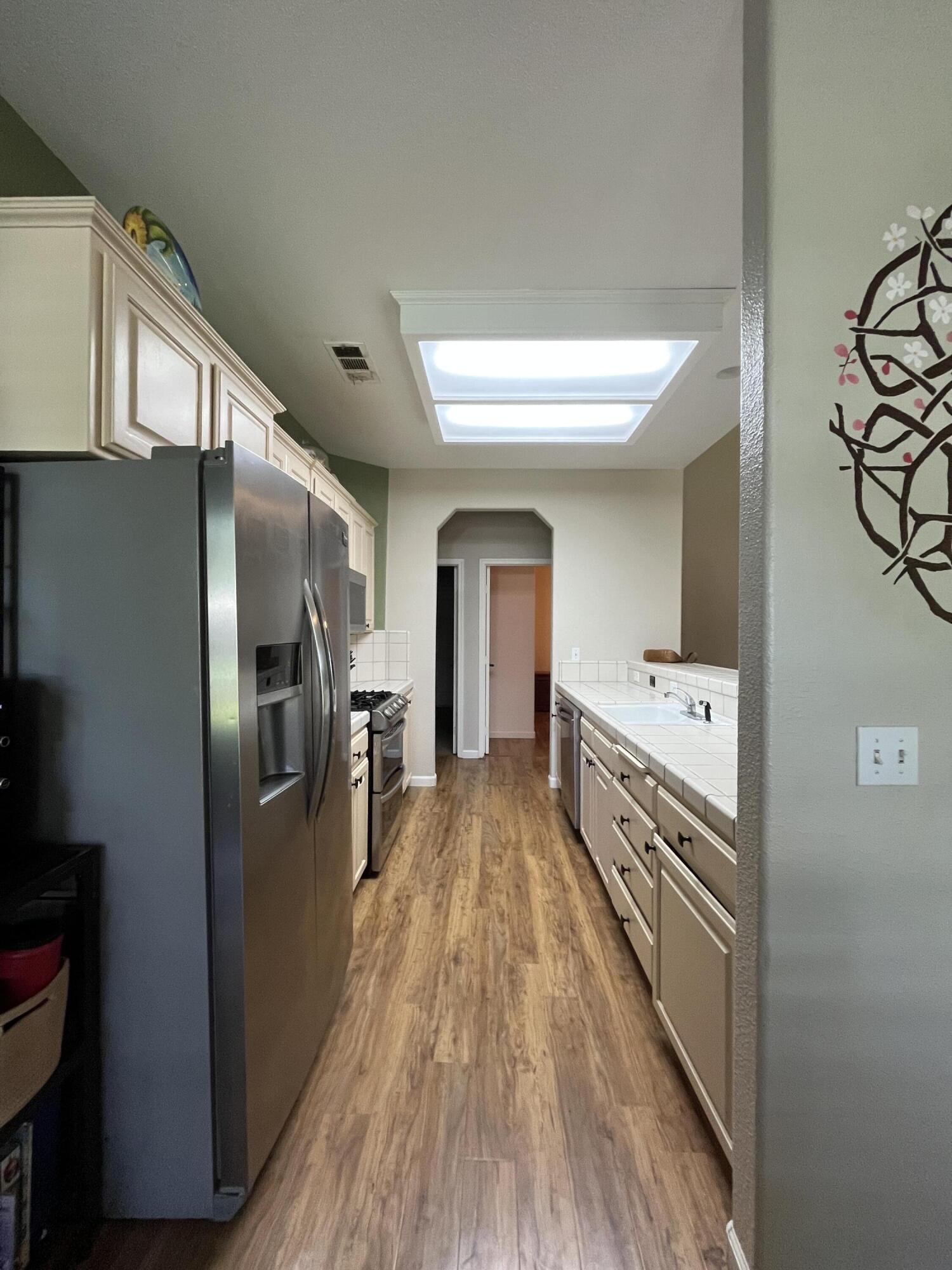 4646 W Manor Ct, Visalia, CA 93291