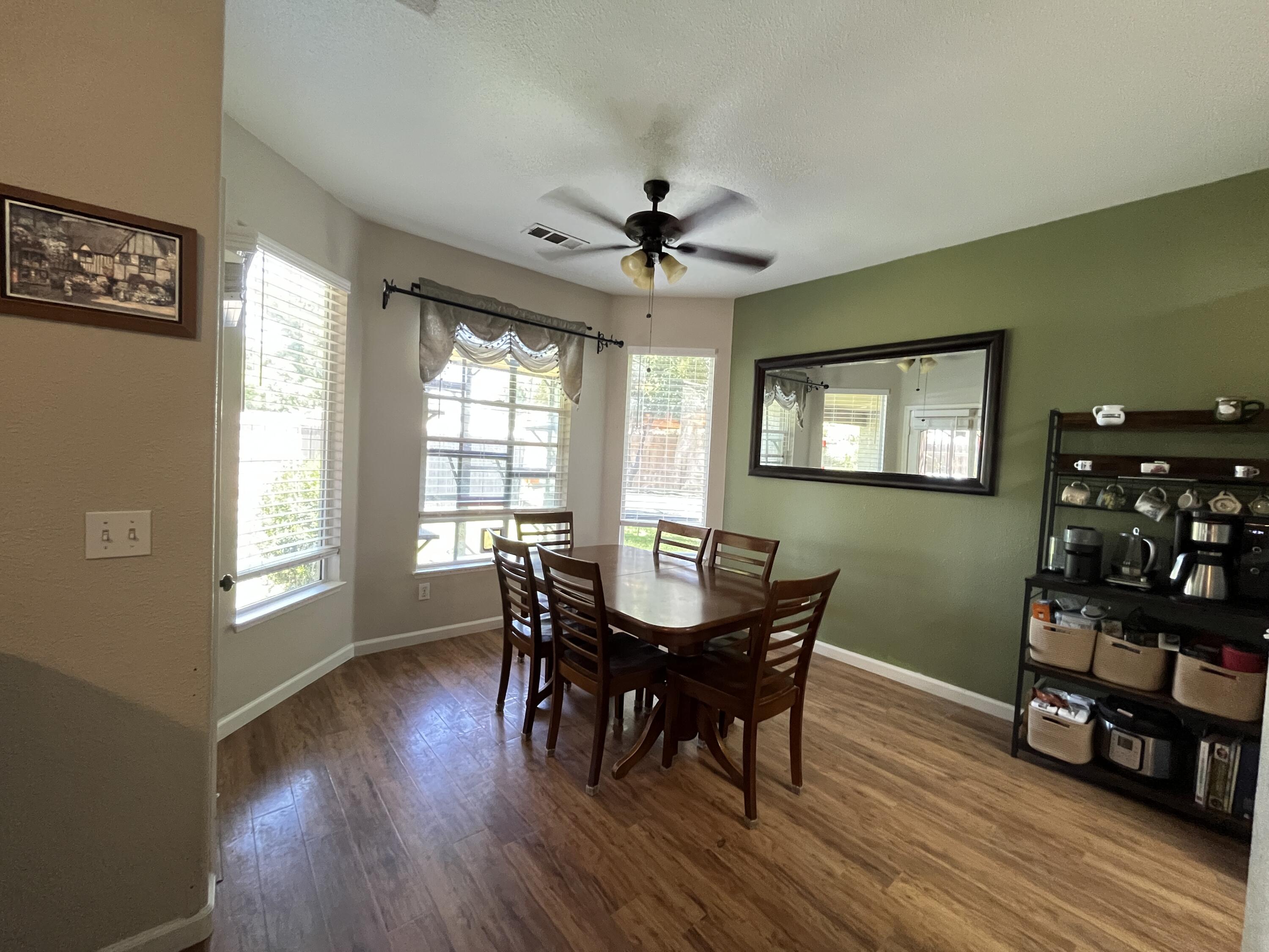 4646 W Manor Ct, Visalia, CA 93291