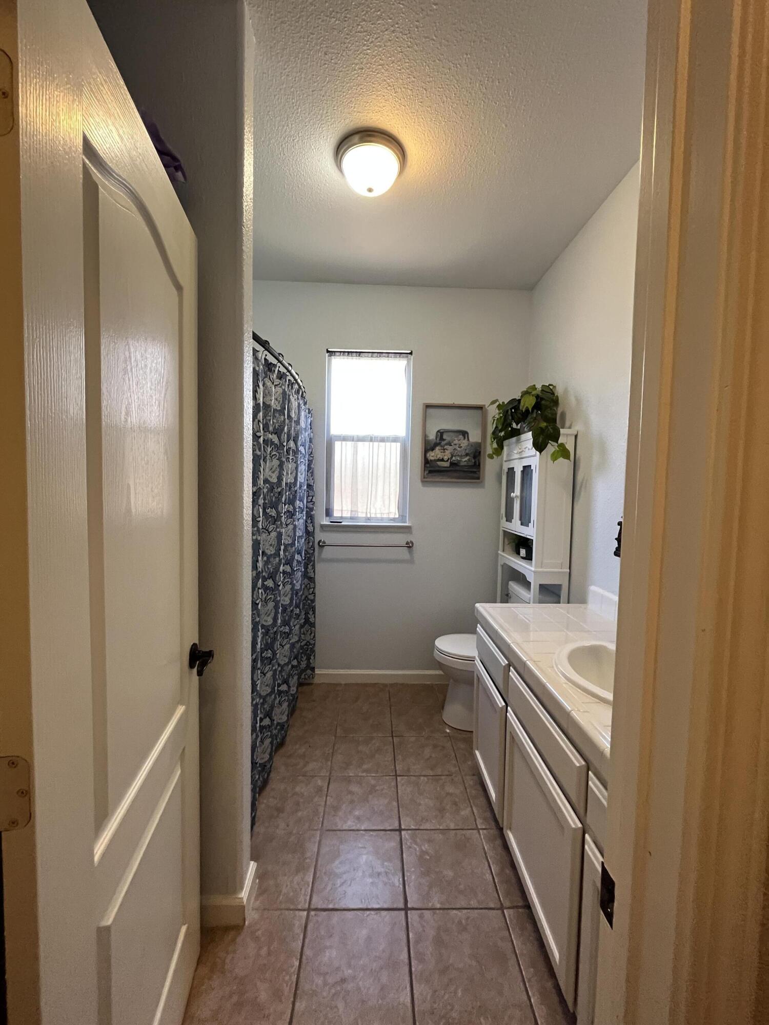 4646 W Manor Ct, Visalia, CA 93291