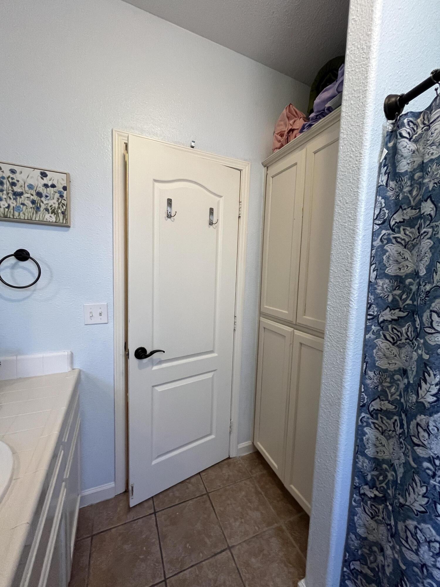 4646 W Manor Ct, Visalia, CA 93291