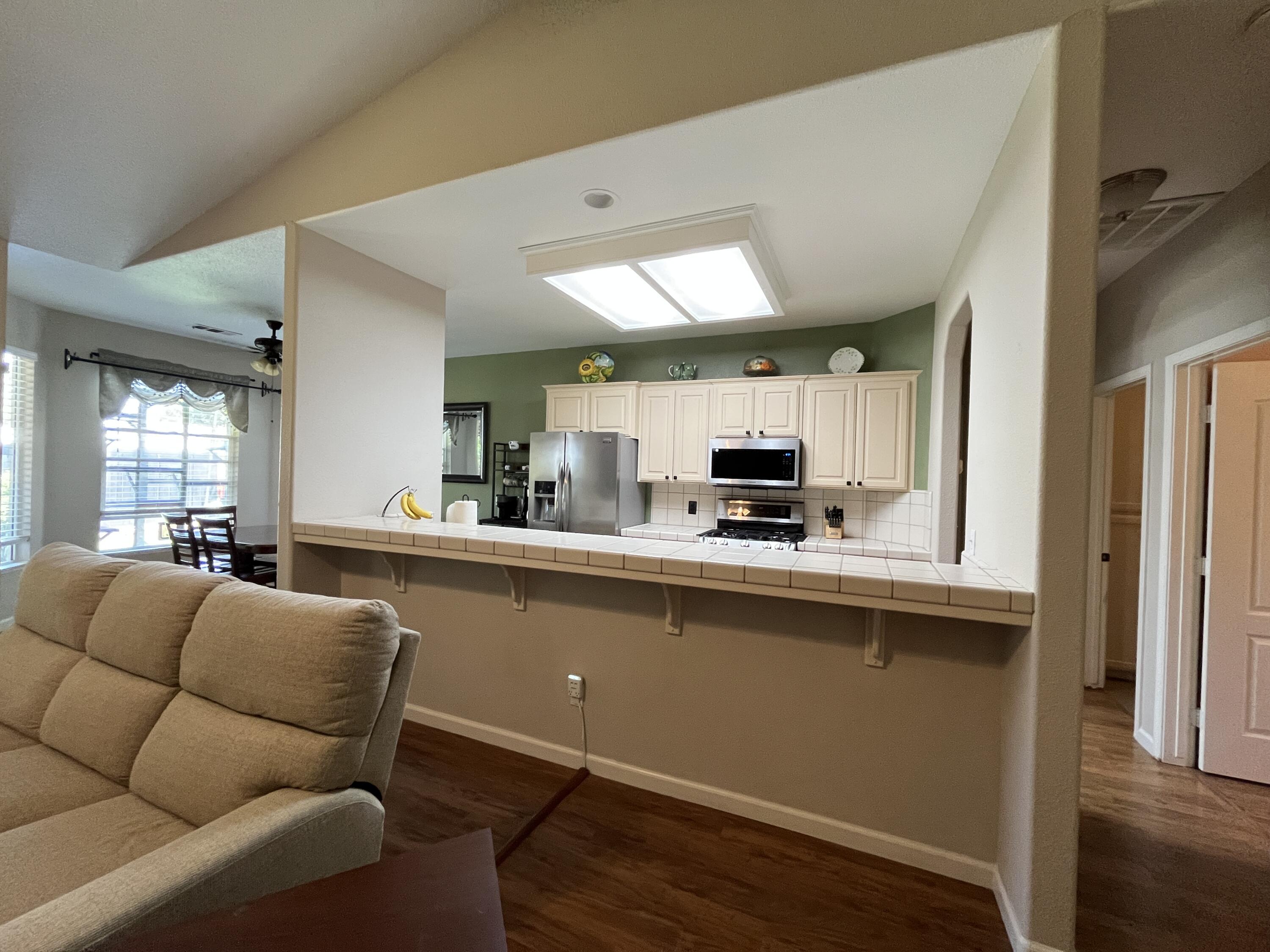 4646 W Manor Ct, Visalia, CA 93291