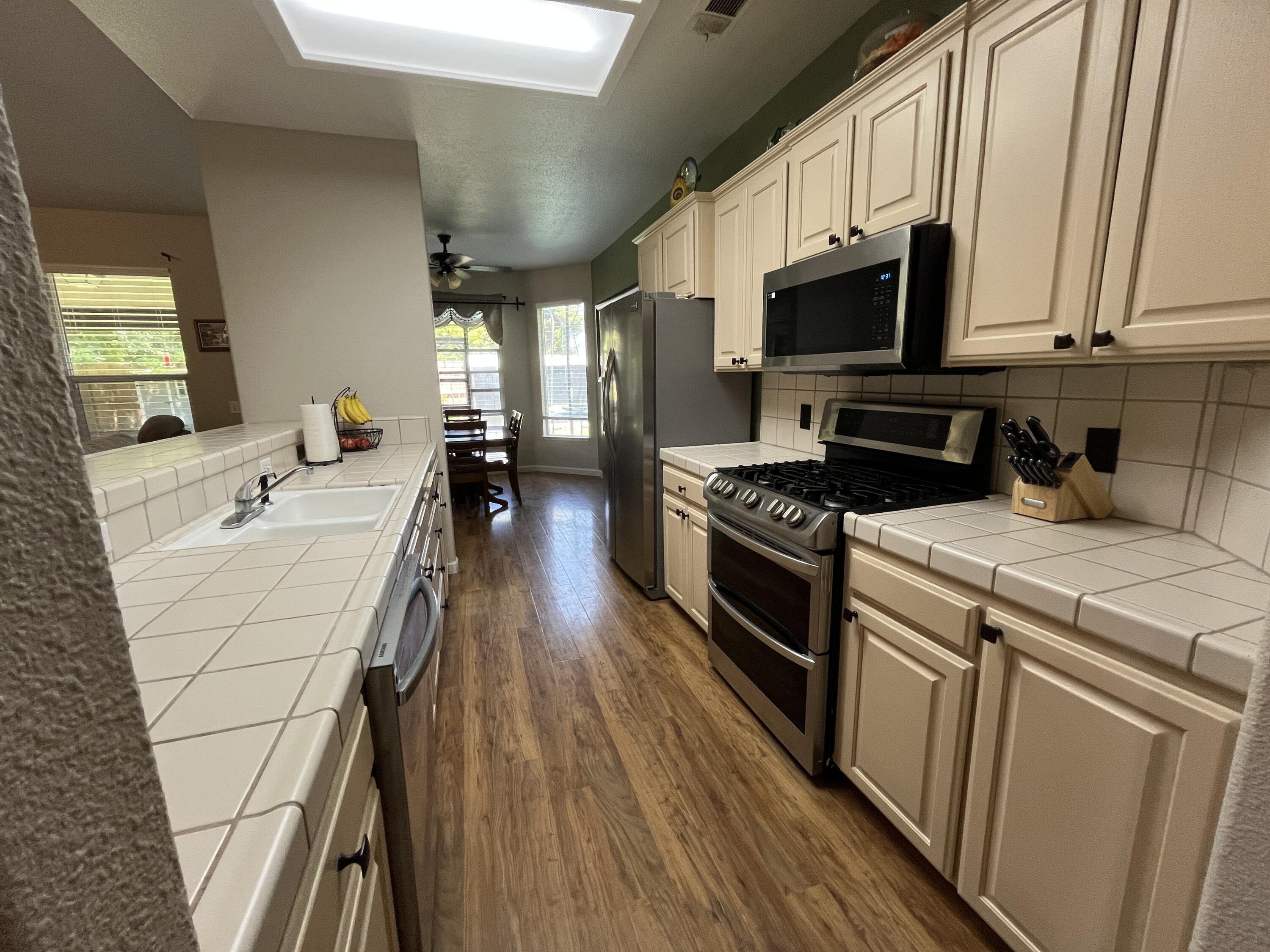 4646 W Manor Ct, Visalia, CA 93291