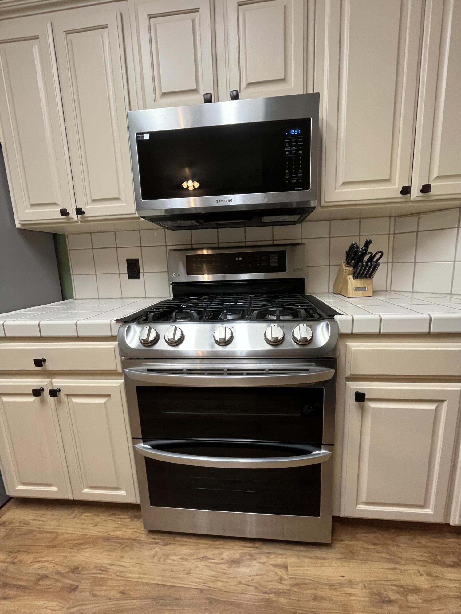 4646 W Manor Ct, Visalia, CA 93291