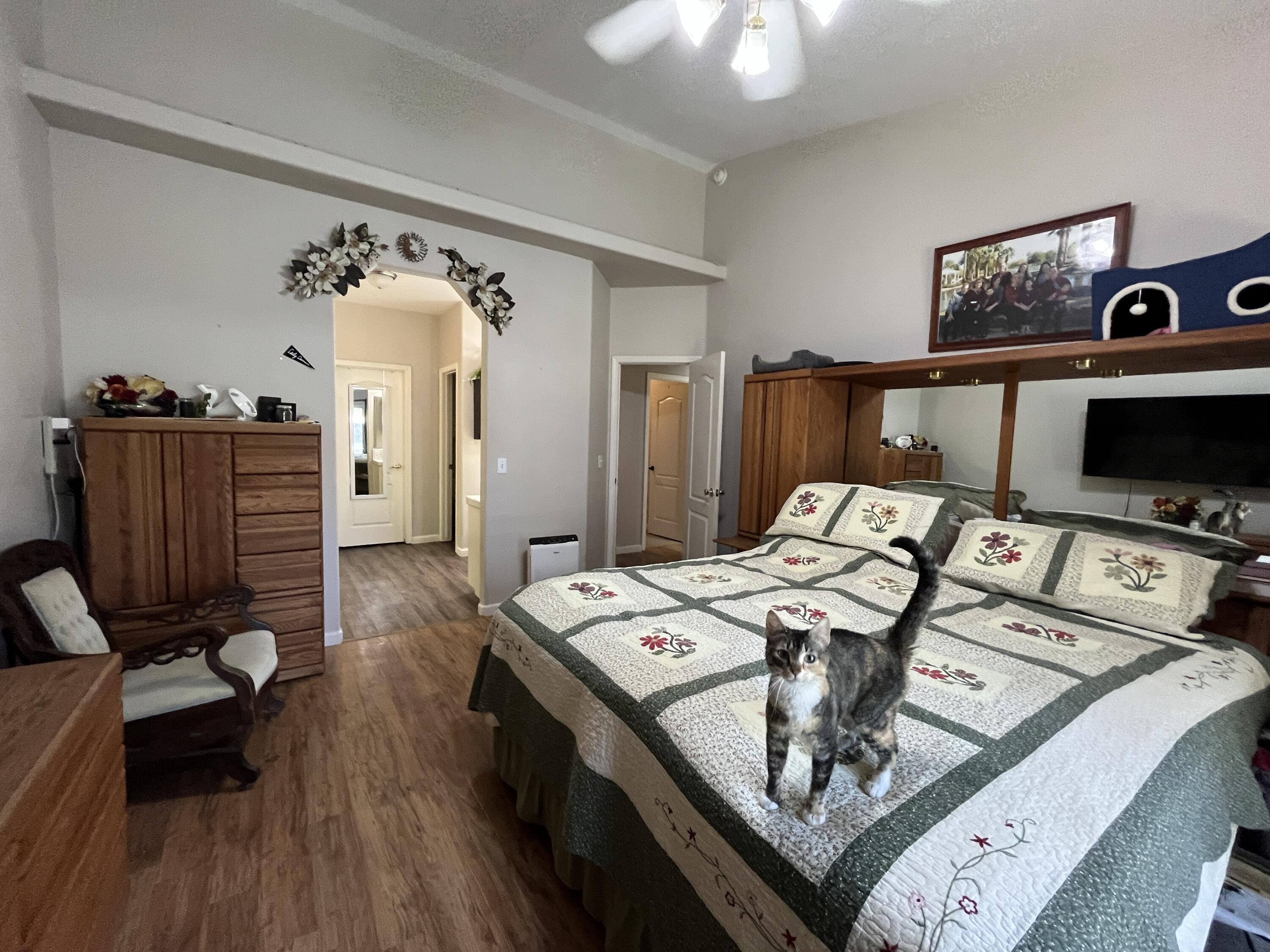 4646 W Manor Ct, Visalia, CA 93291