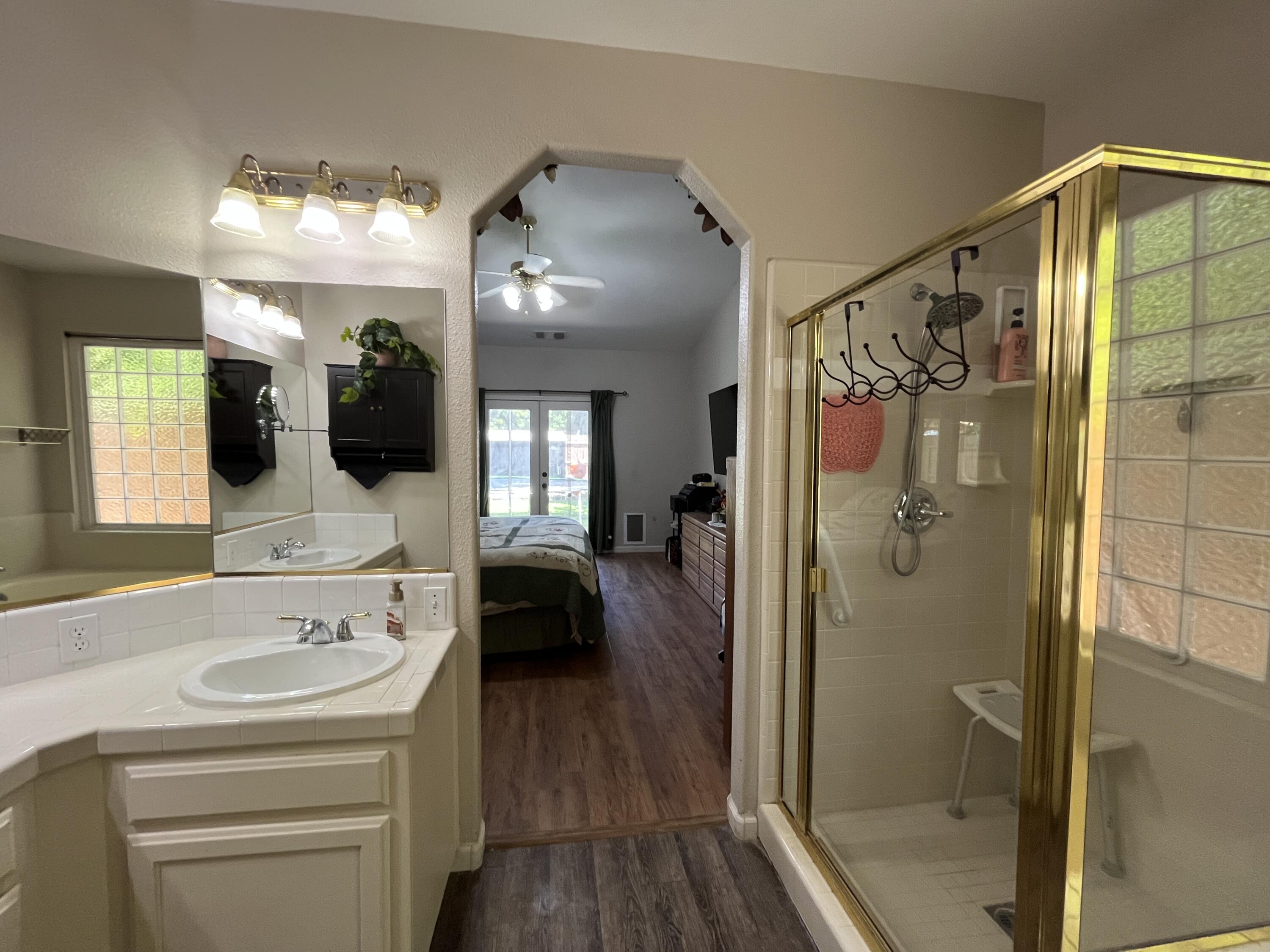 4646 W Manor Ct, Visalia, CA 93291