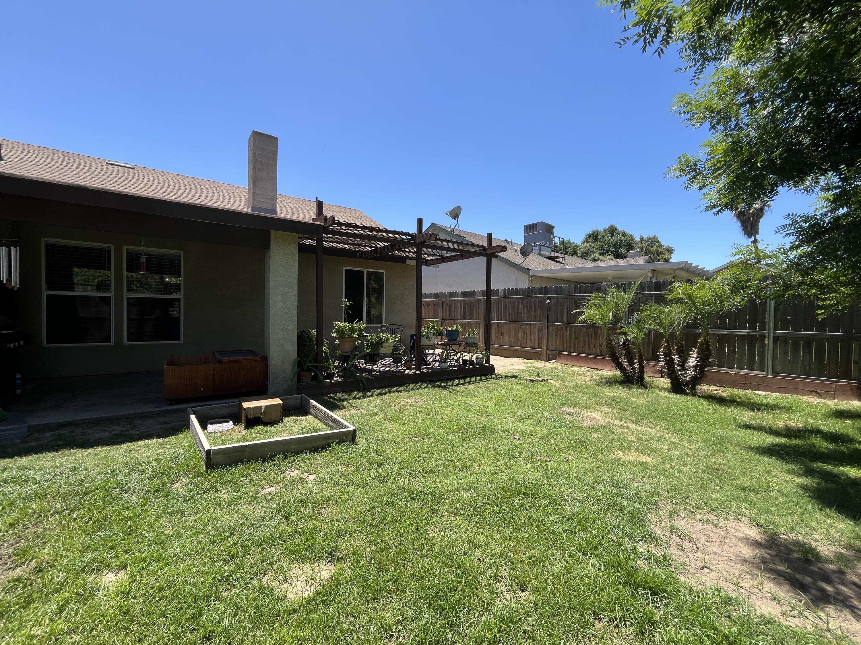 4646 W Manor Ct, Visalia, CA 93291