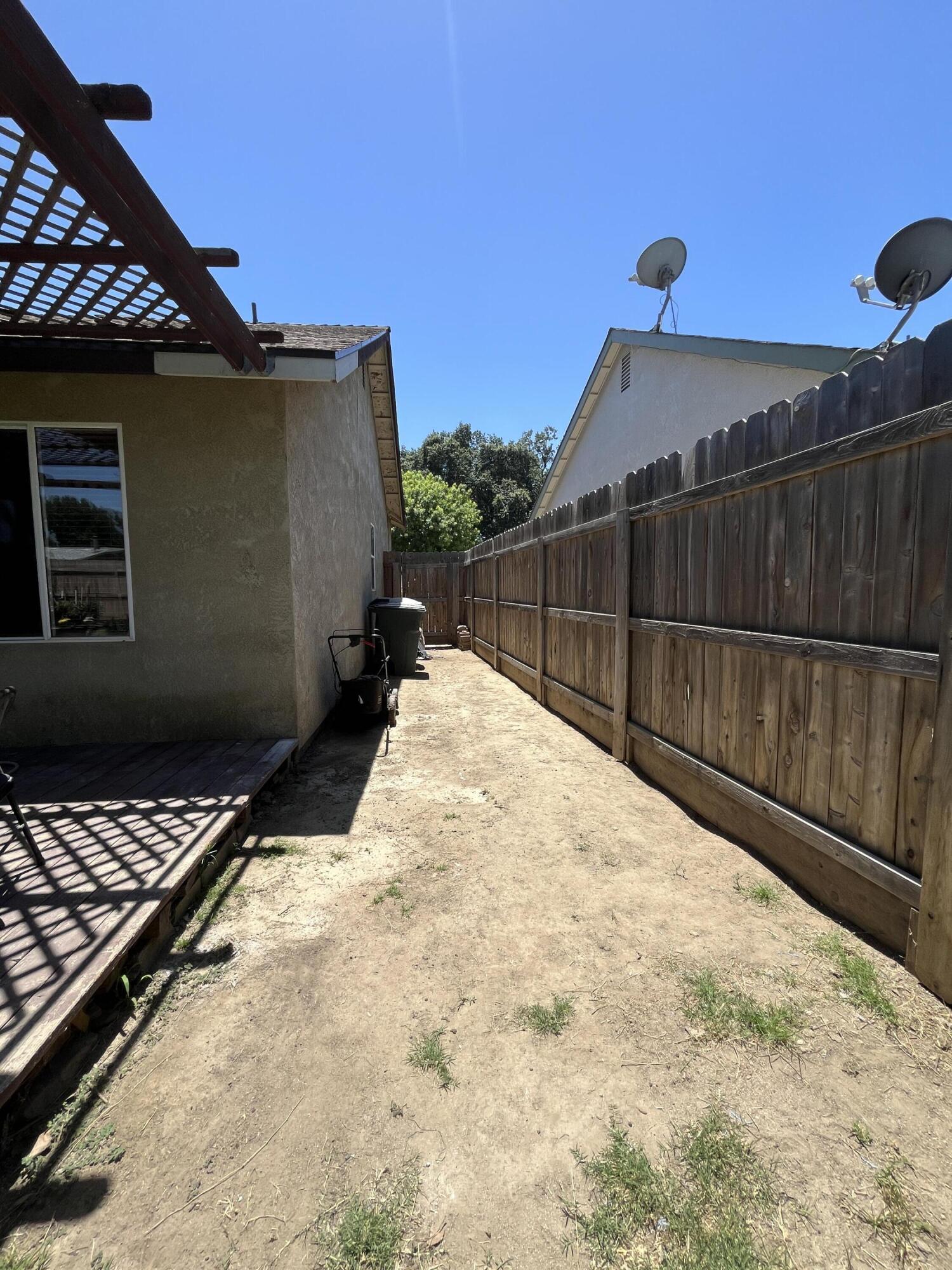 4646 W Manor Ct, Visalia, CA 93291