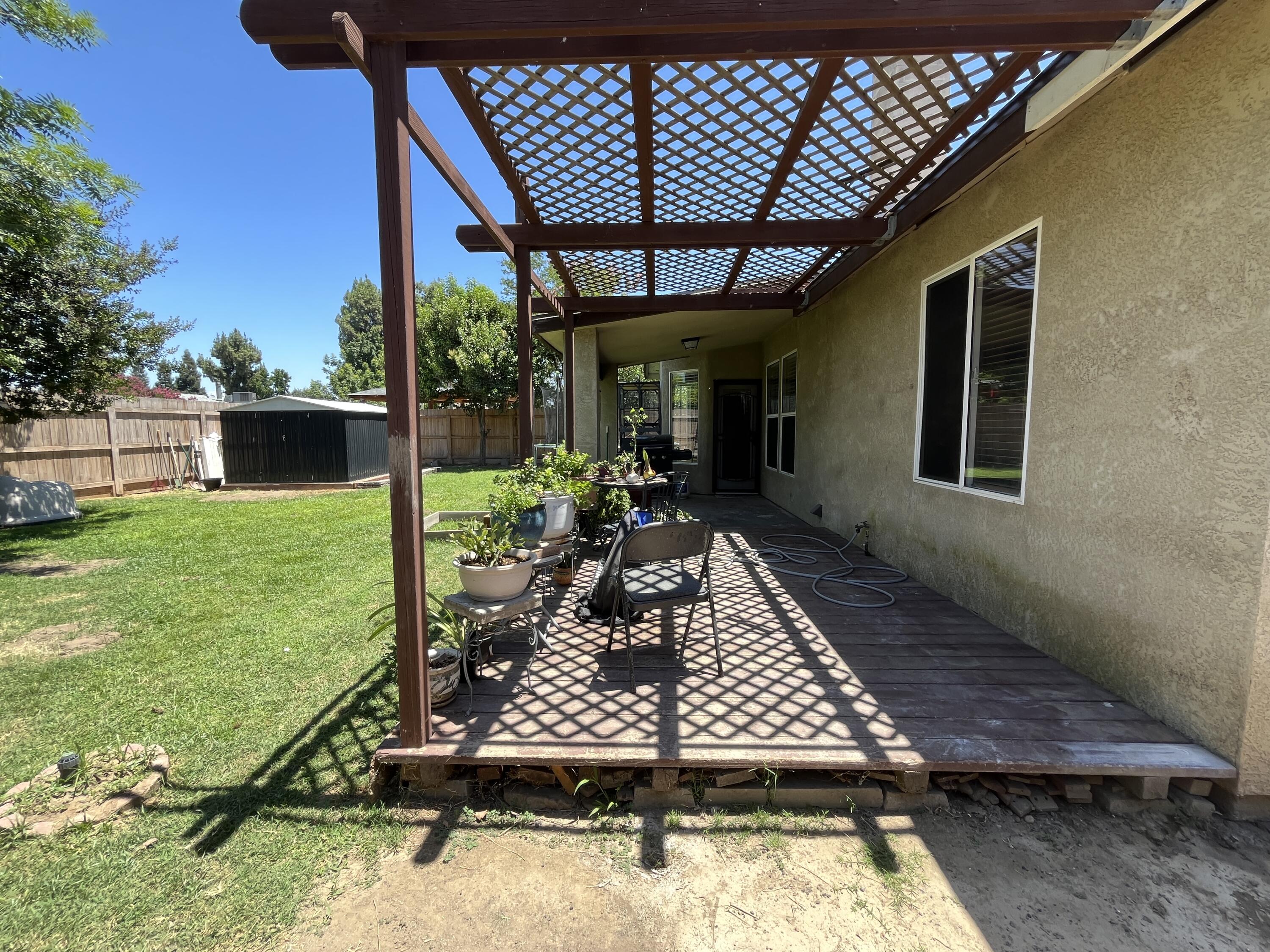 4646 W Manor Ct, Visalia, CA 93291