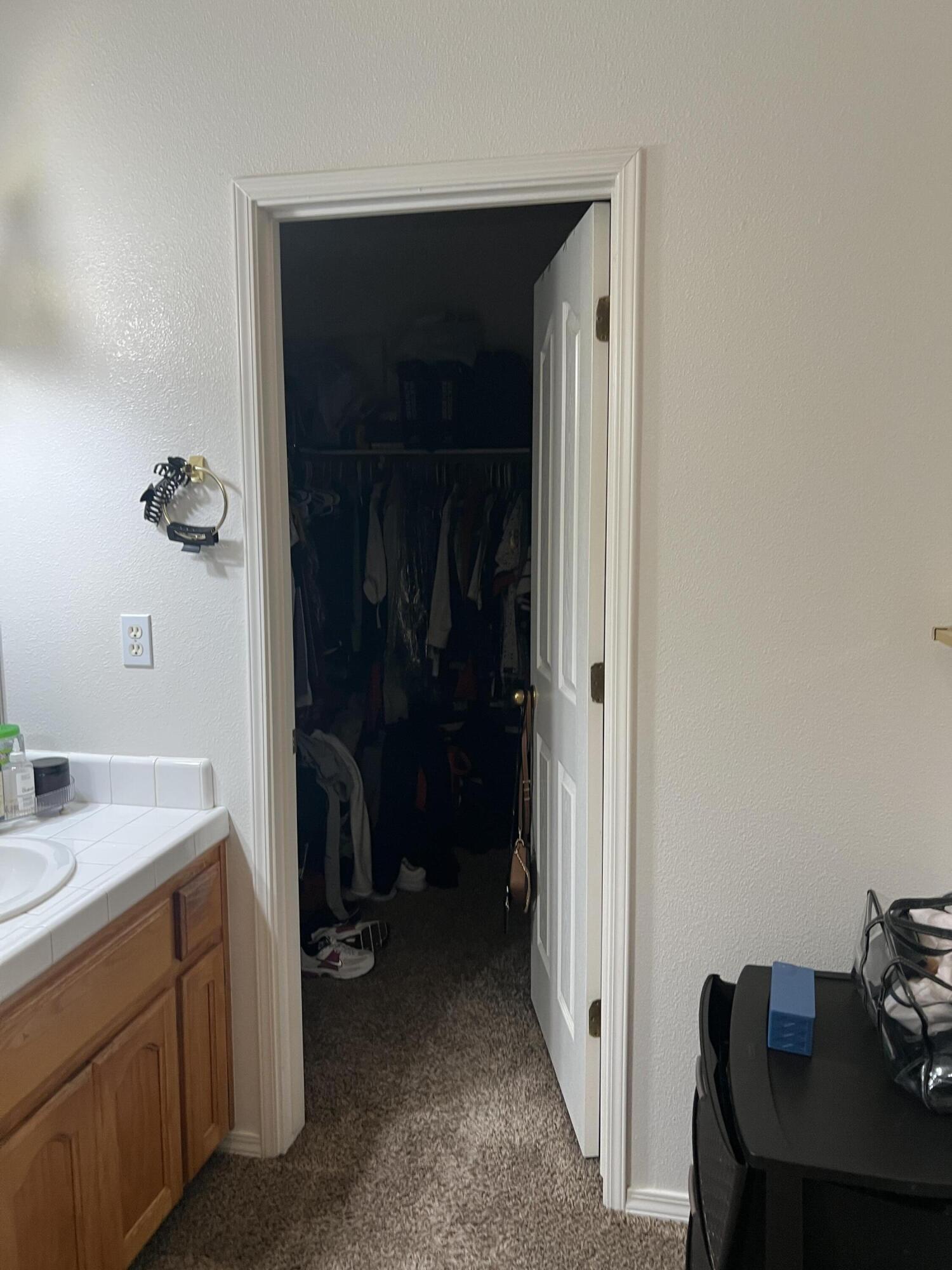 1532 W Picadilly Ct, Hanford, CA 93230