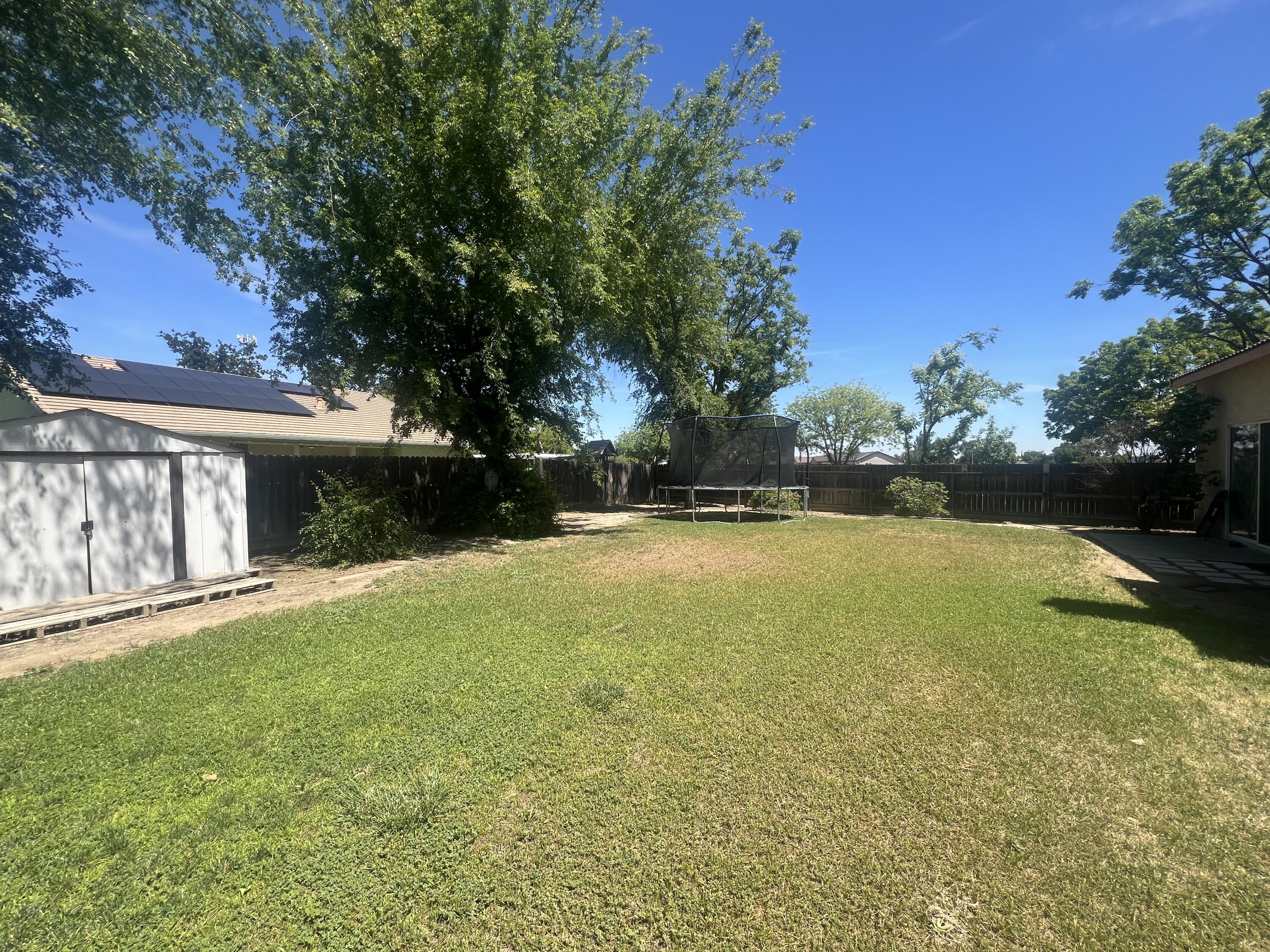 1532 W Picadilly Ct, Hanford, CA 93230