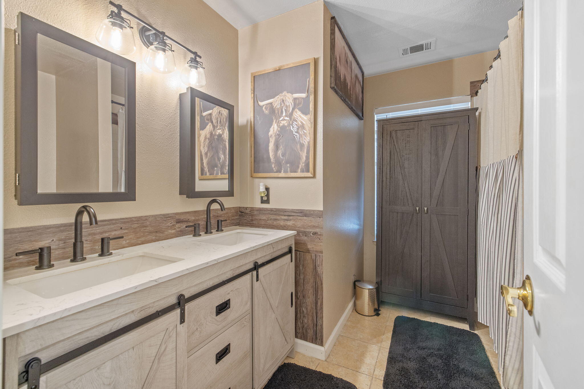 2612 E Feemster, Visalia, CA 93292