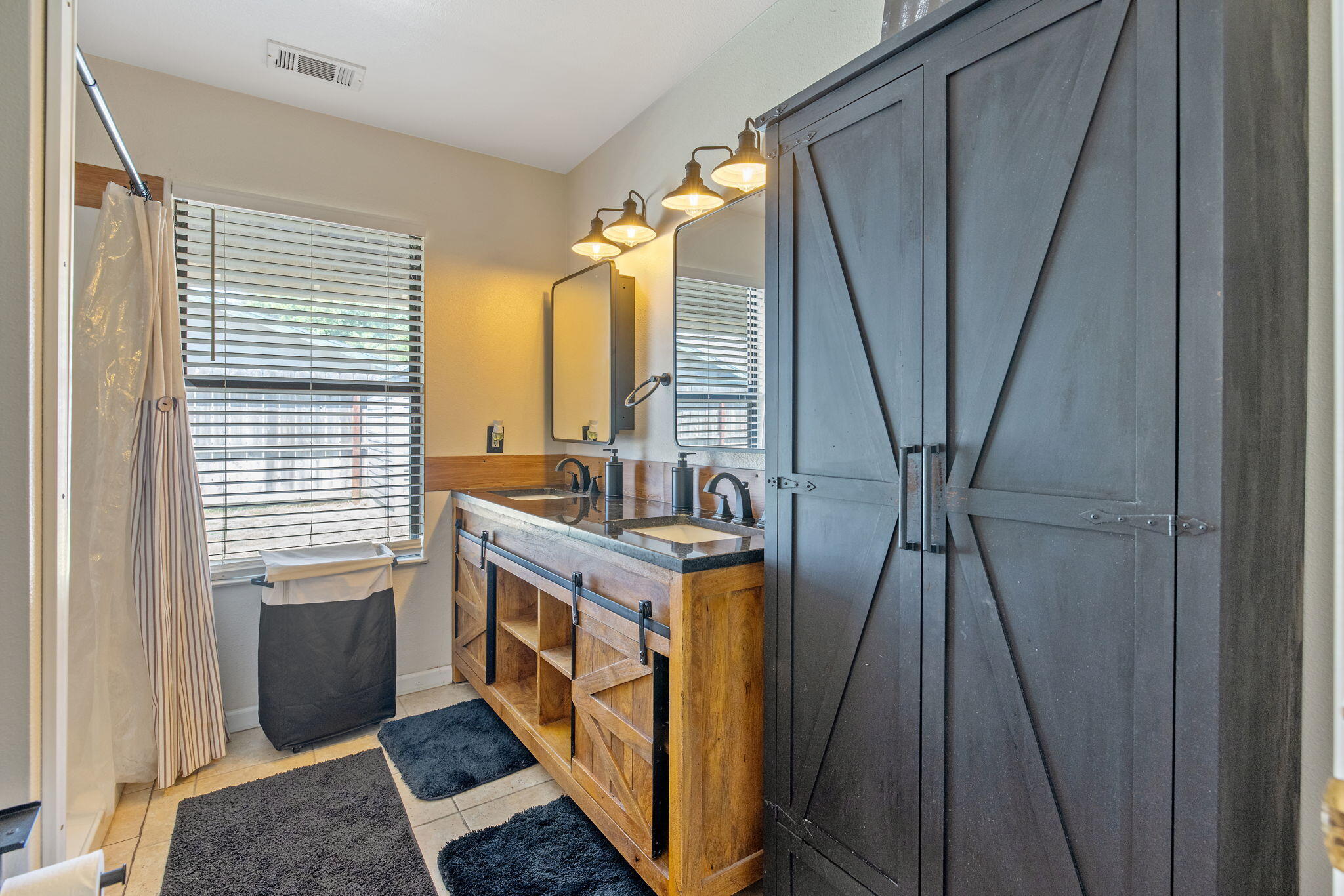 2612 E Feemster, Visalia, CA 93292