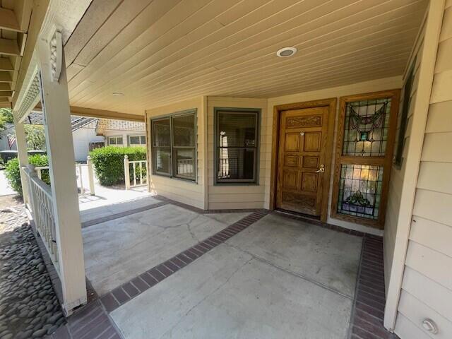 144 E Parkview Ave, Visalia, CA 93277