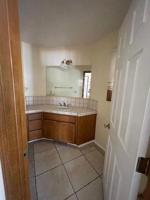 144 E Parkview Ave, Visalia, CA 93277