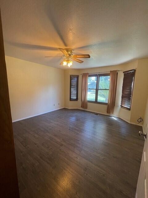 144 E Parkview Ave, Visalia, CA 93277