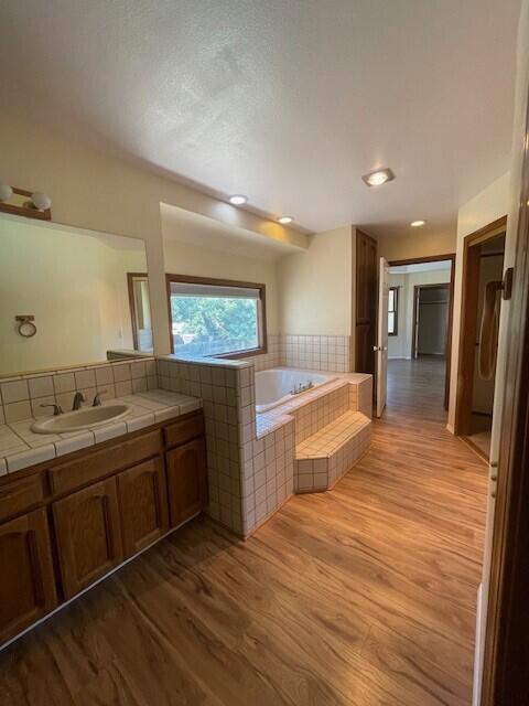 144 E Parkview Ave, Visalia, CA 93277