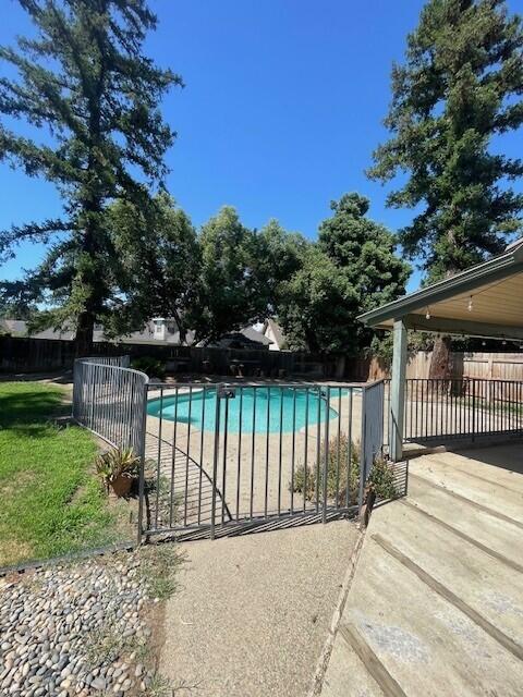 144 E Parkview Ave, Visalia, CA 93277