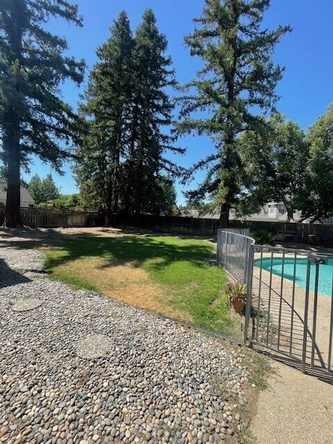 144 E Parkview Ave, Visalia, CA 93277