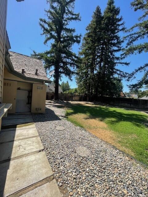 144 E Parkview Ave, Visalia, CA 93277
