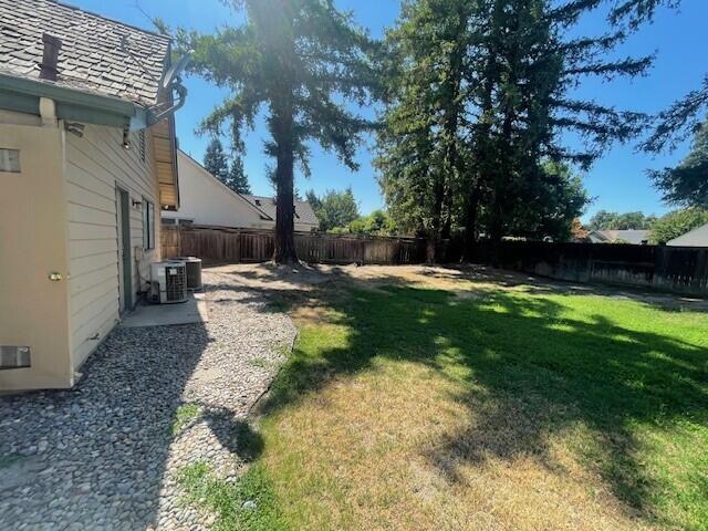 144 E Parkview Ave, Visalia, CA 93277
