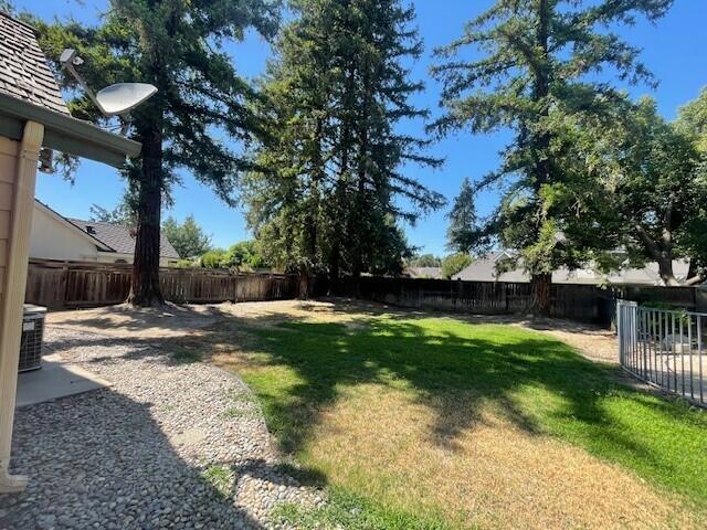 144 E Parkview Ave, Visalia, CA 93277
