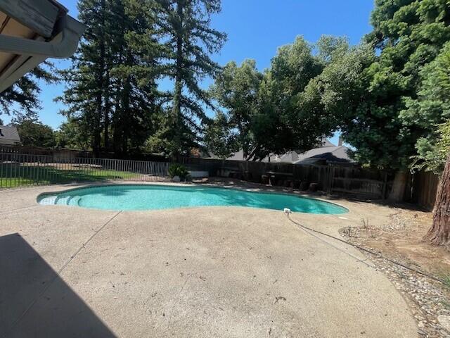 144 E Parkview Ave, Visalia, CA 93277