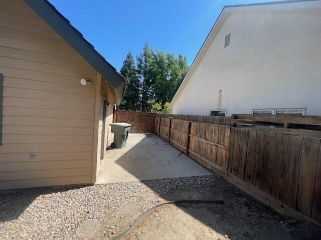 144 E Parkview Ave, Visalia, CA 93277