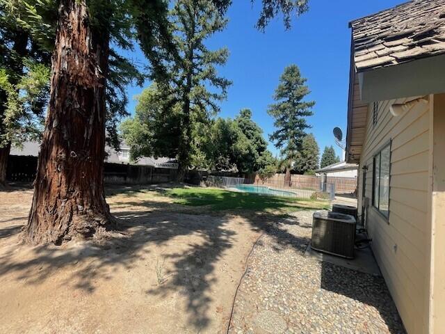 144 E Parkview Ave, Visalia, CA 93277
