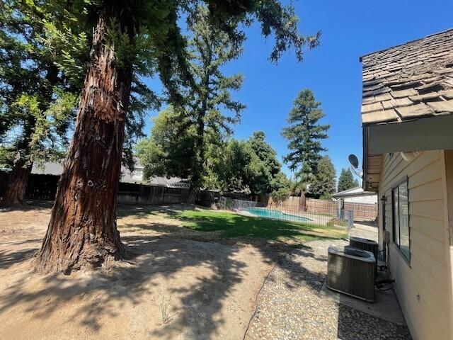 144 E Parkview Ave, Visalia, CA 93277