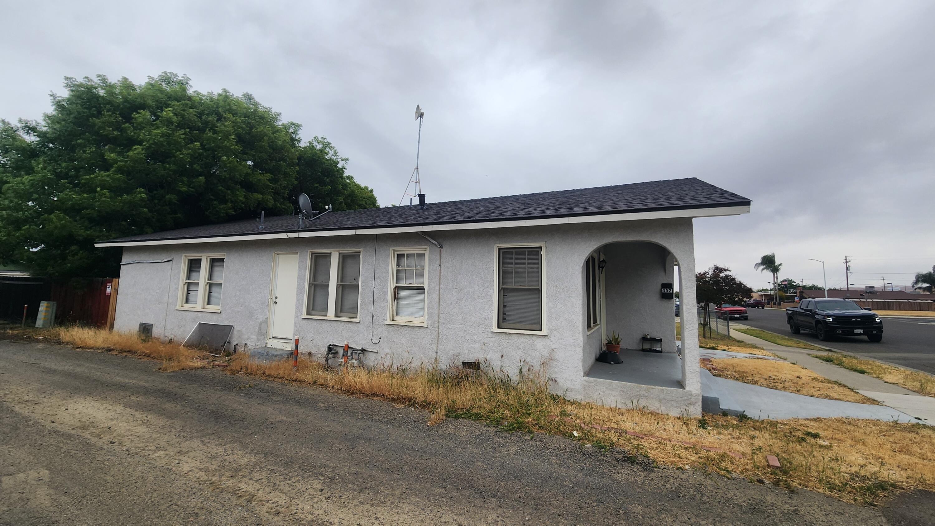 450 N 6th St, Coalinga, CA 93210