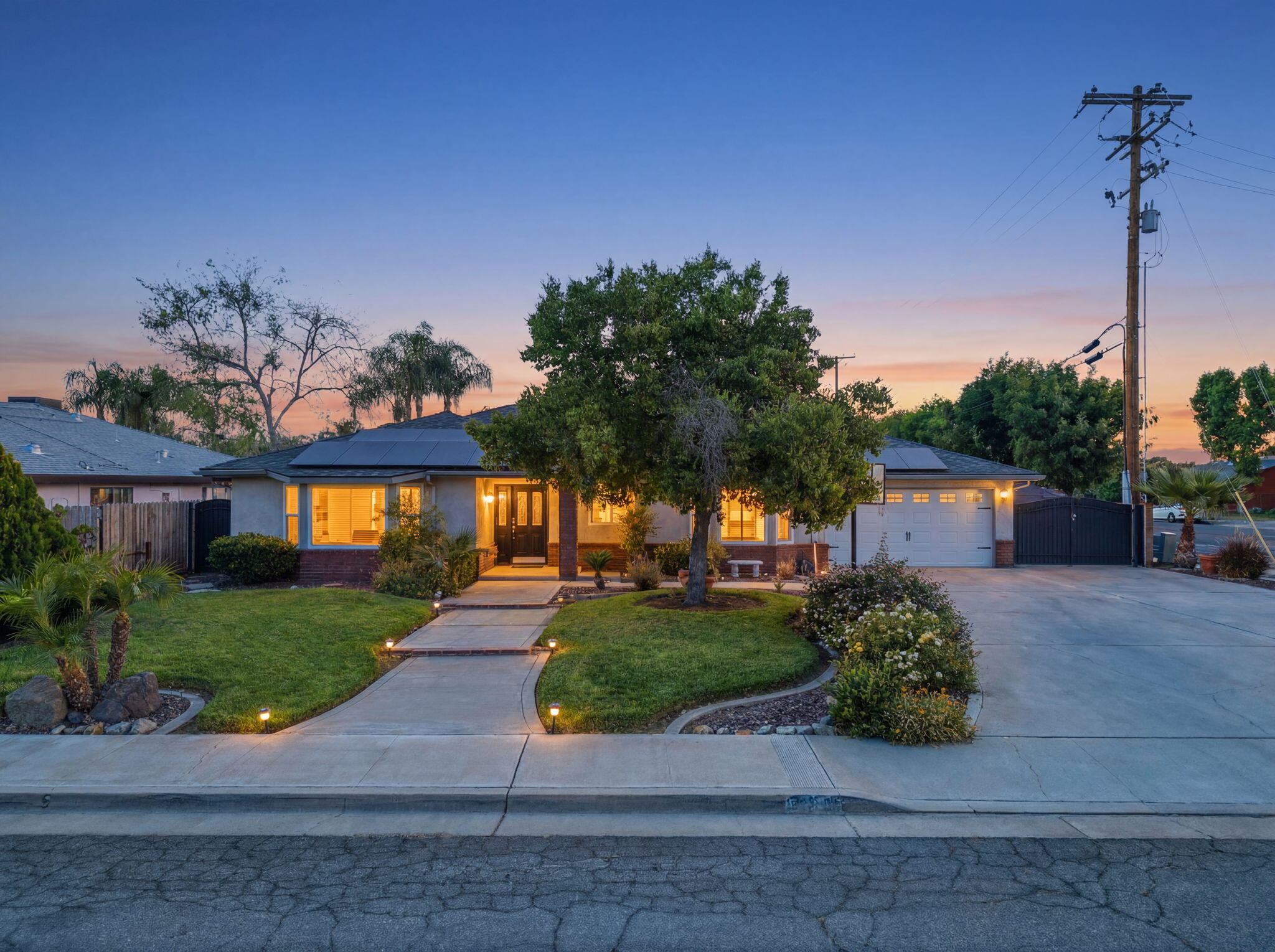 100 W Adrian Way, Hanford, CA 93230