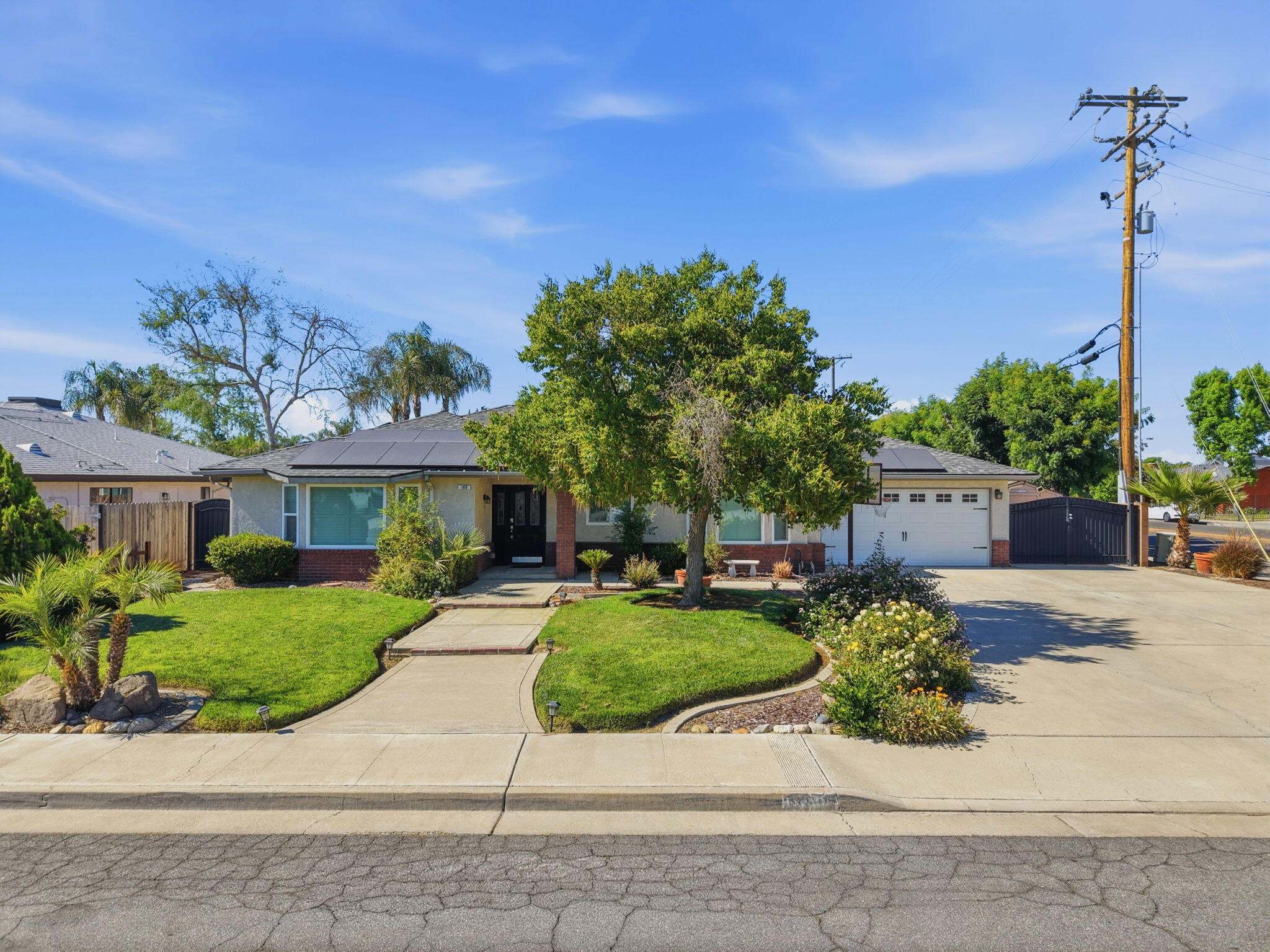 100 W Adrian Way, Hanford, CA 93230