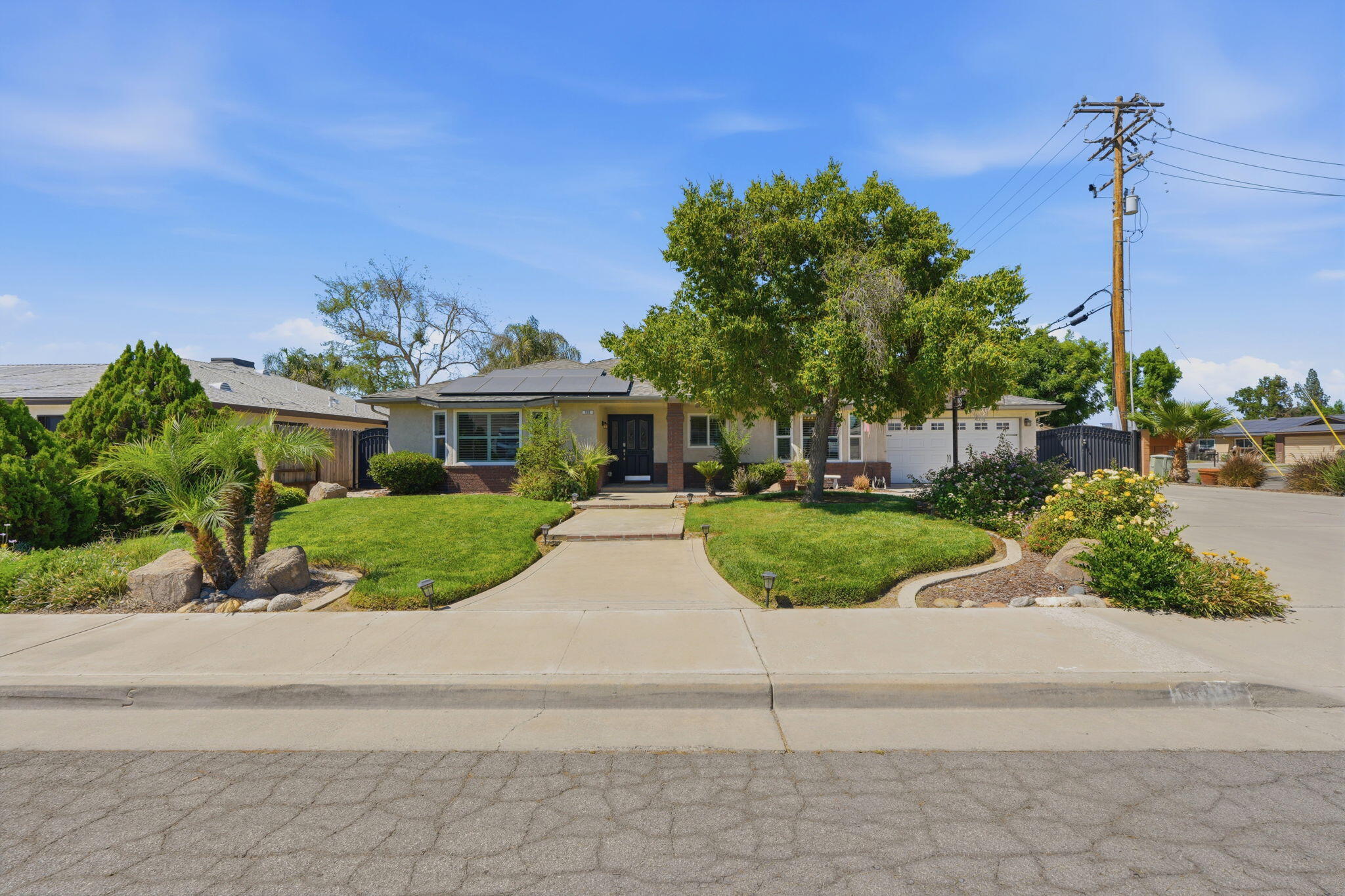 100 W Adrian Way, Hanford, CA 93230