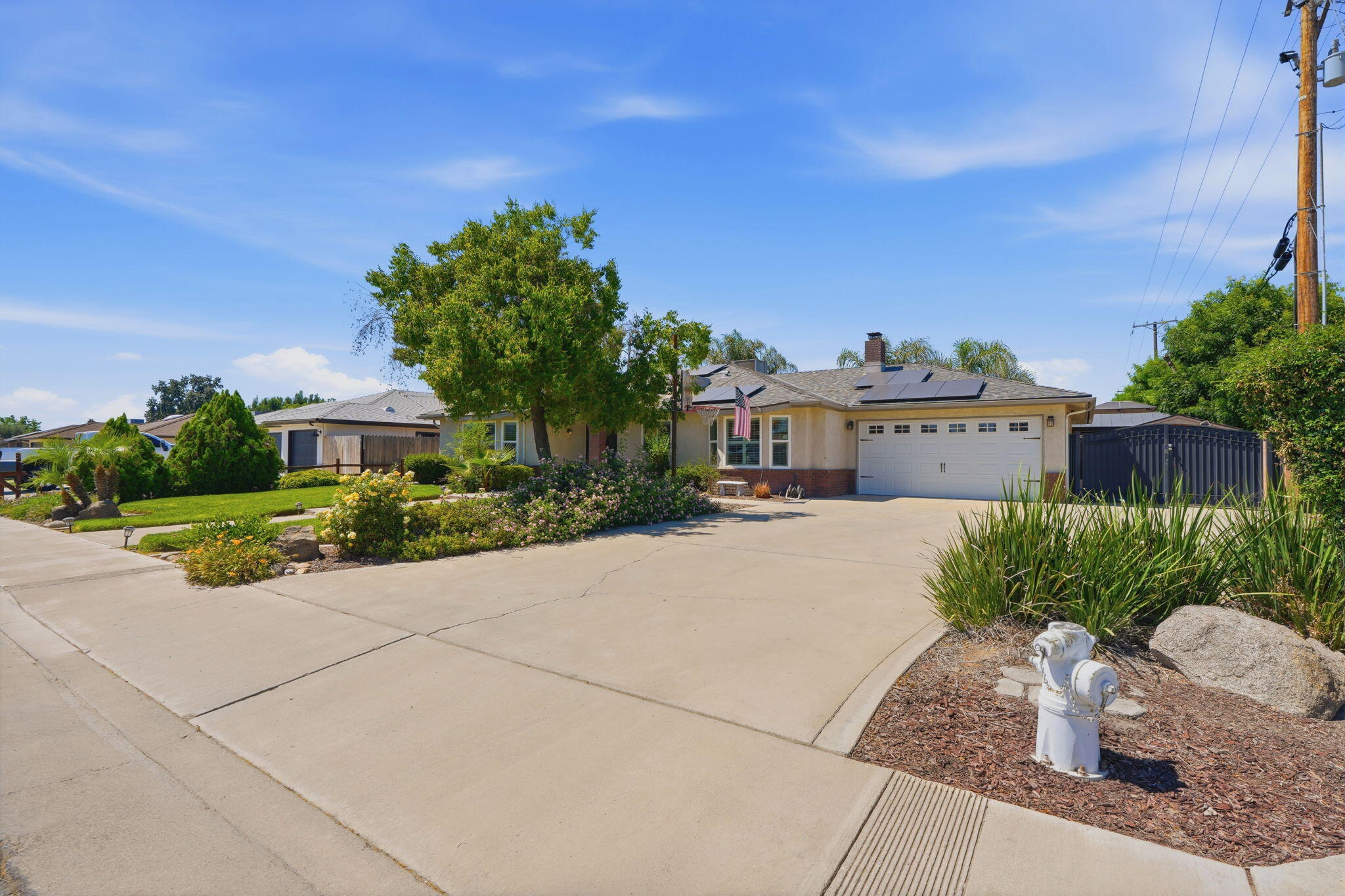 100 W Adrian Way, Hanford, CA 93230