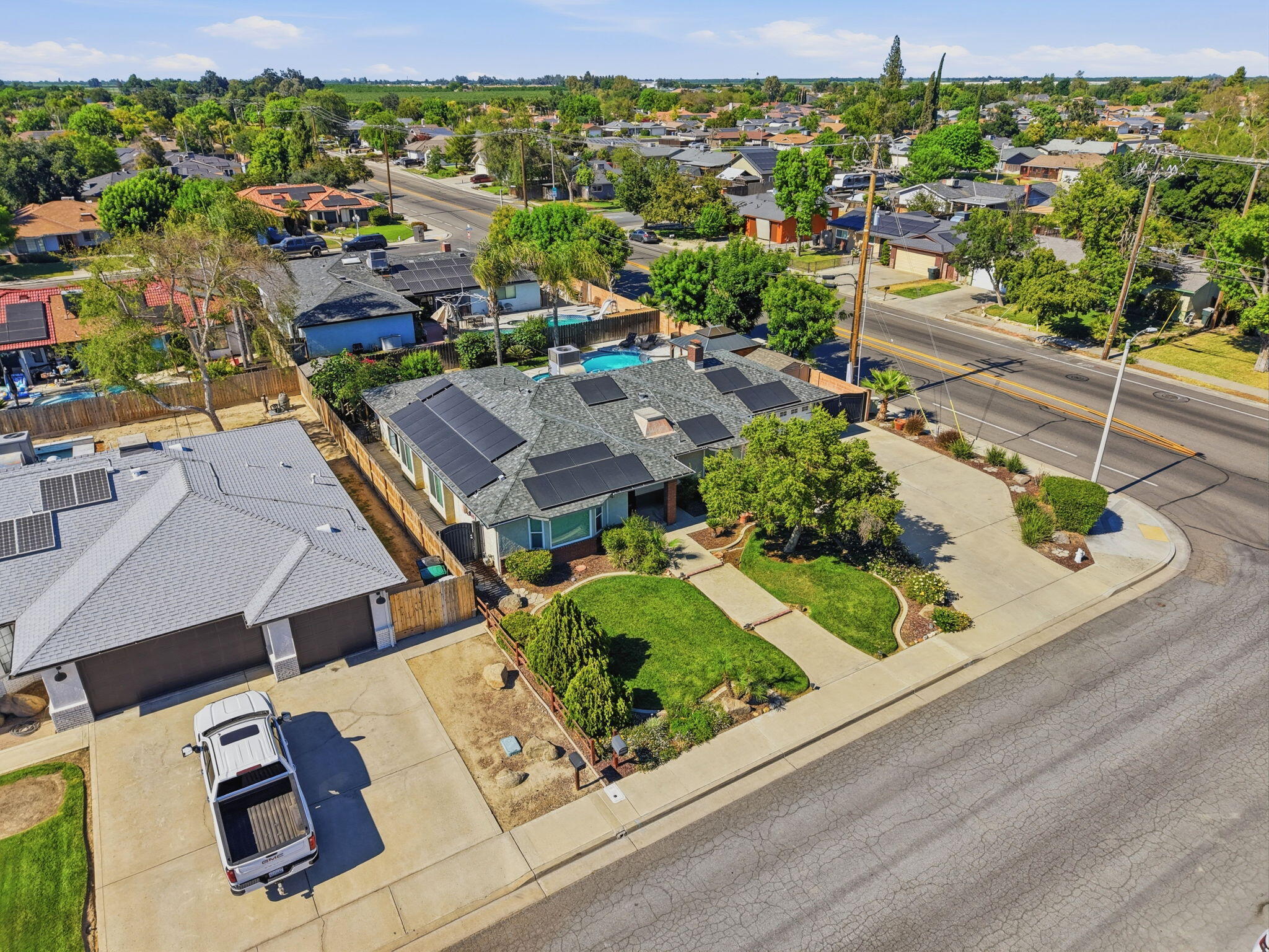 100 W Adrian Way, Hanford, CA 93230