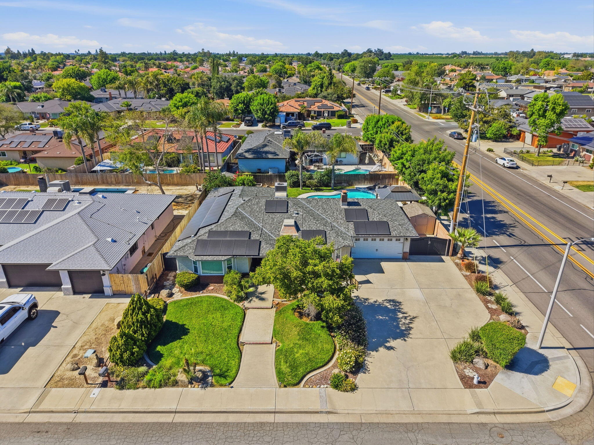 100 W Adrian Way, Hanford, CA 93230