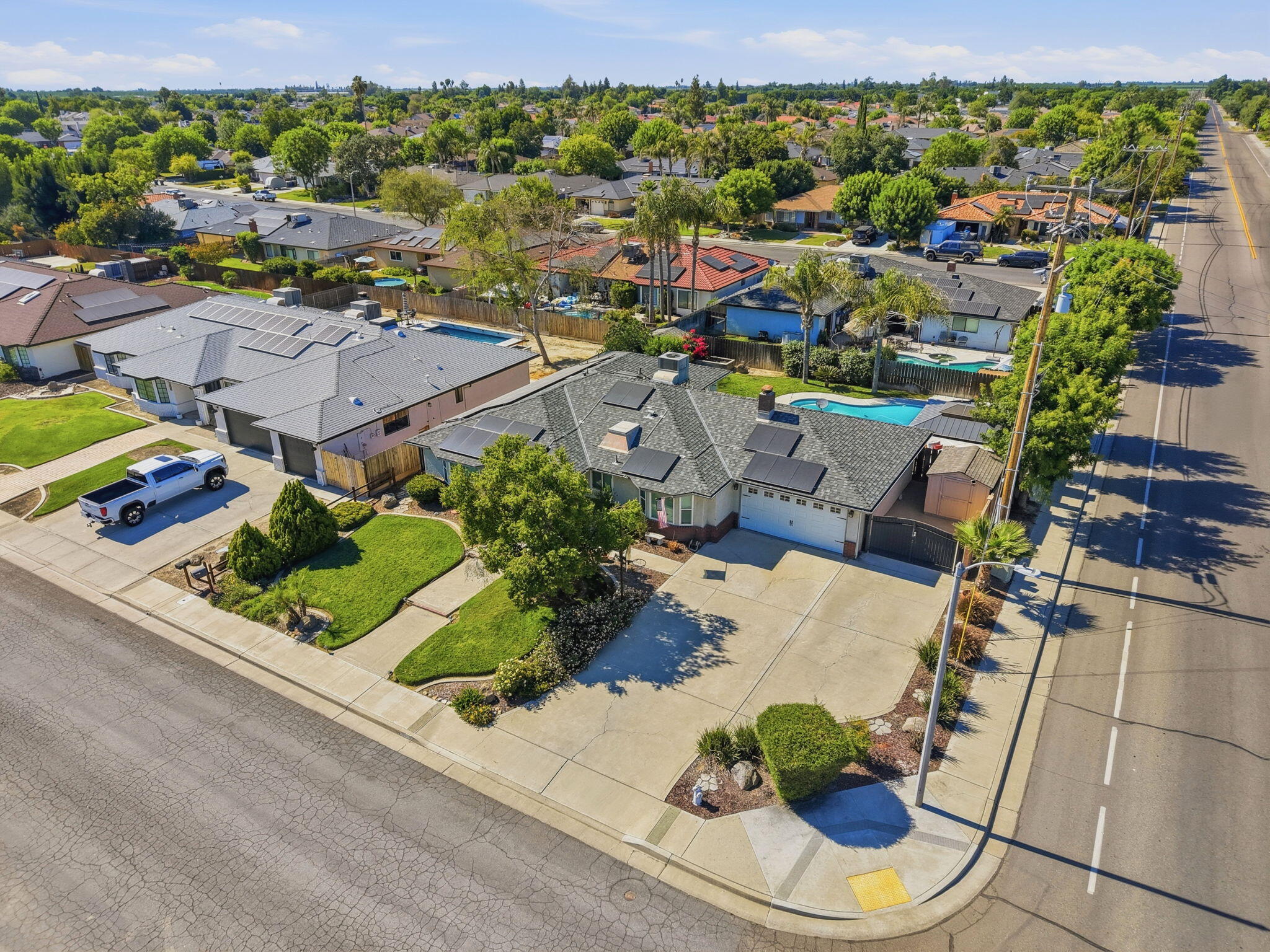 100 W Adrian Way, Hanford, CA 93230