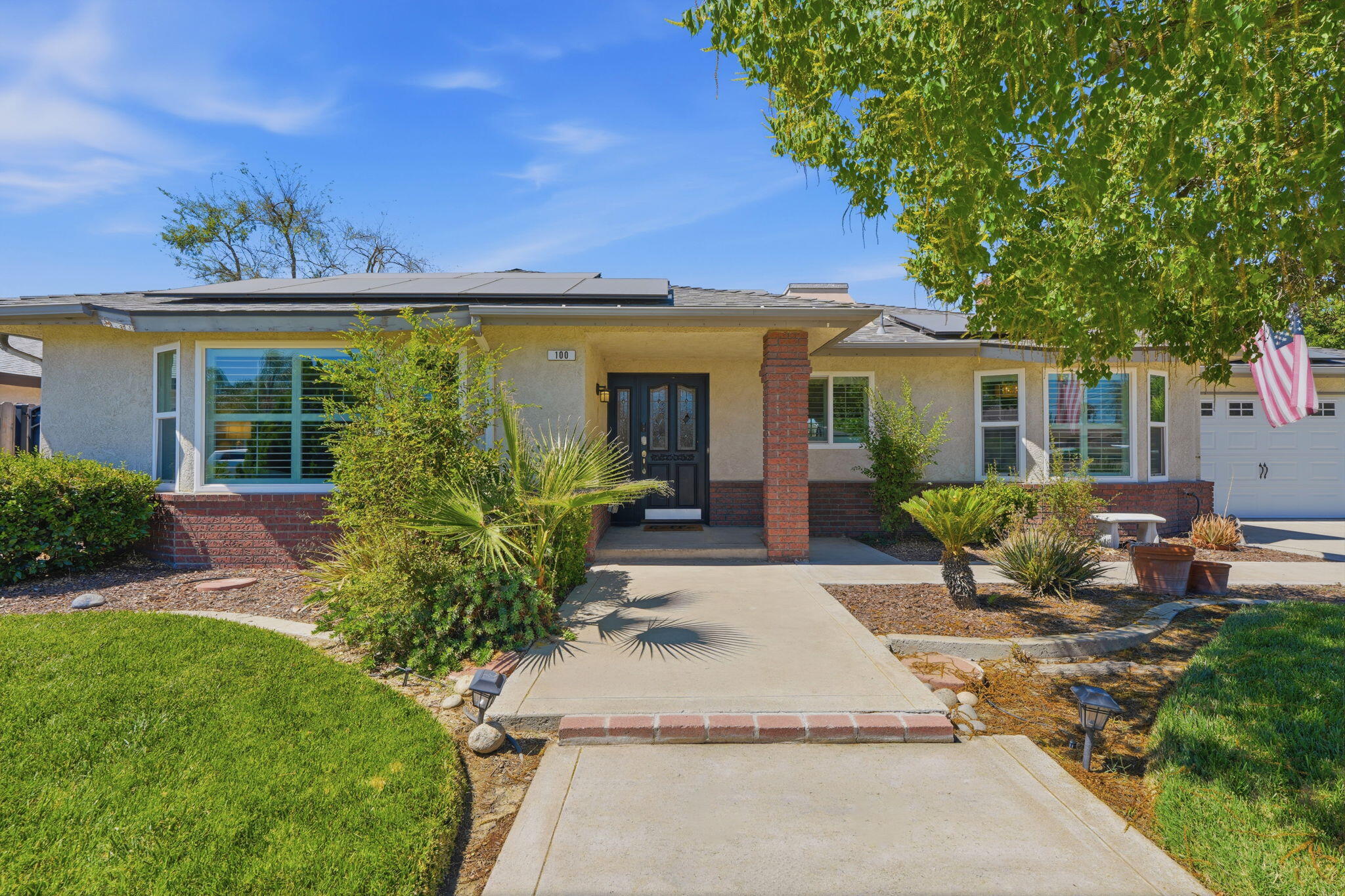 100 W Adrian Way, Hanford, CA 93230