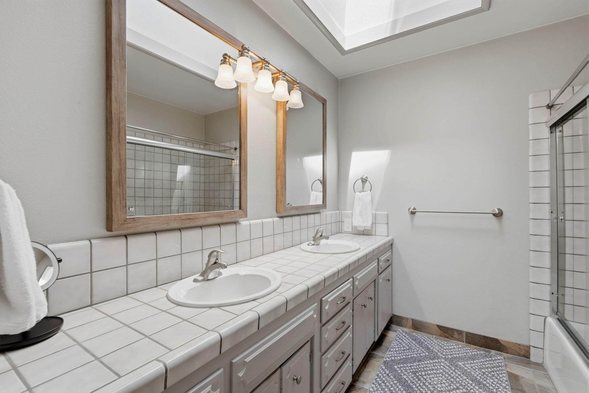 100 W Adrian Way, Hanford, CA 93230