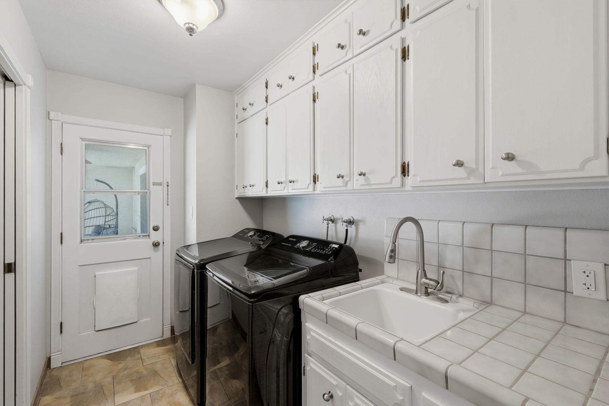 100 W Adrian Way, Hanford, CA 93230