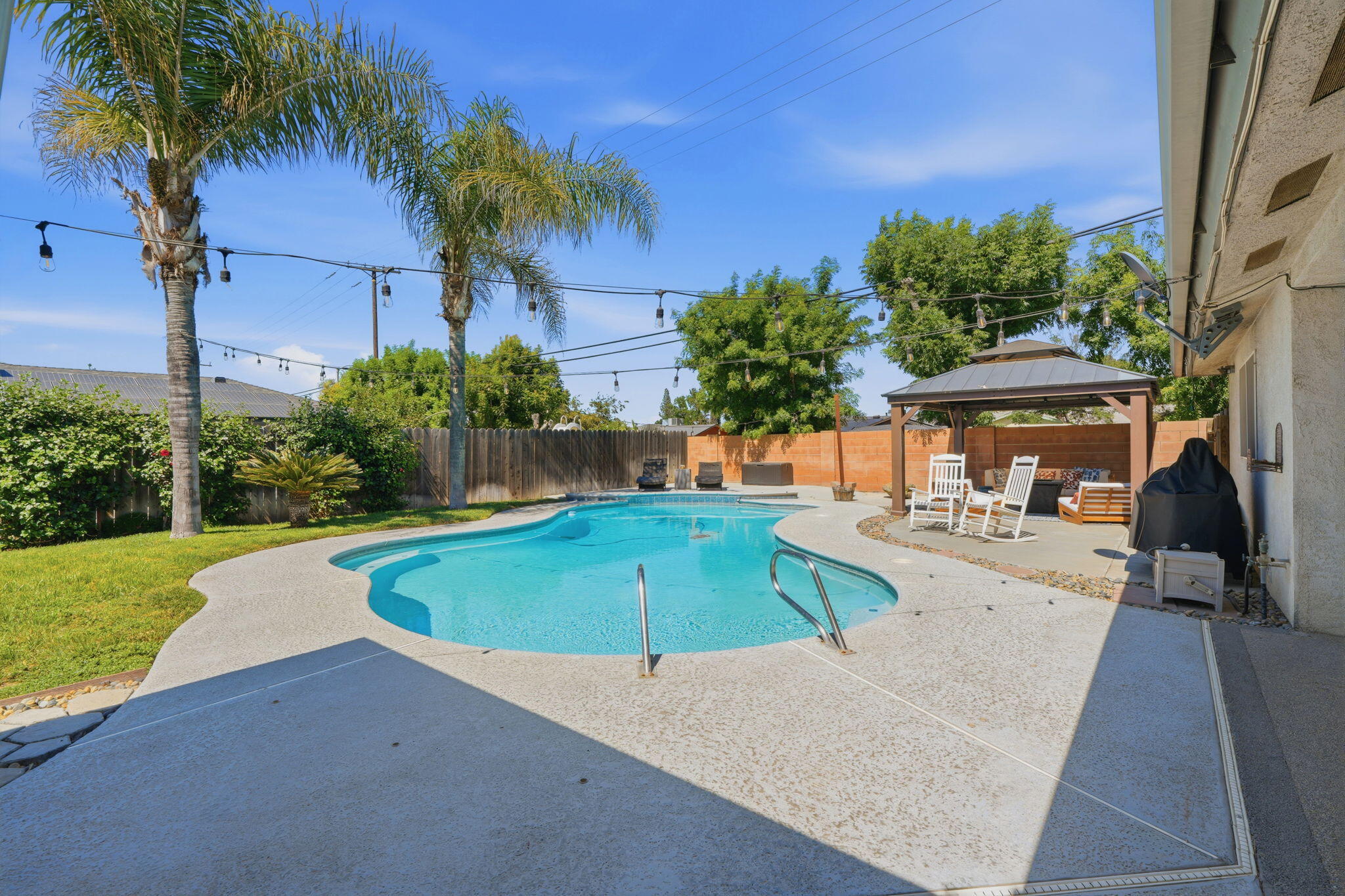 100 W Adrian Way, Hanford, CA 93230