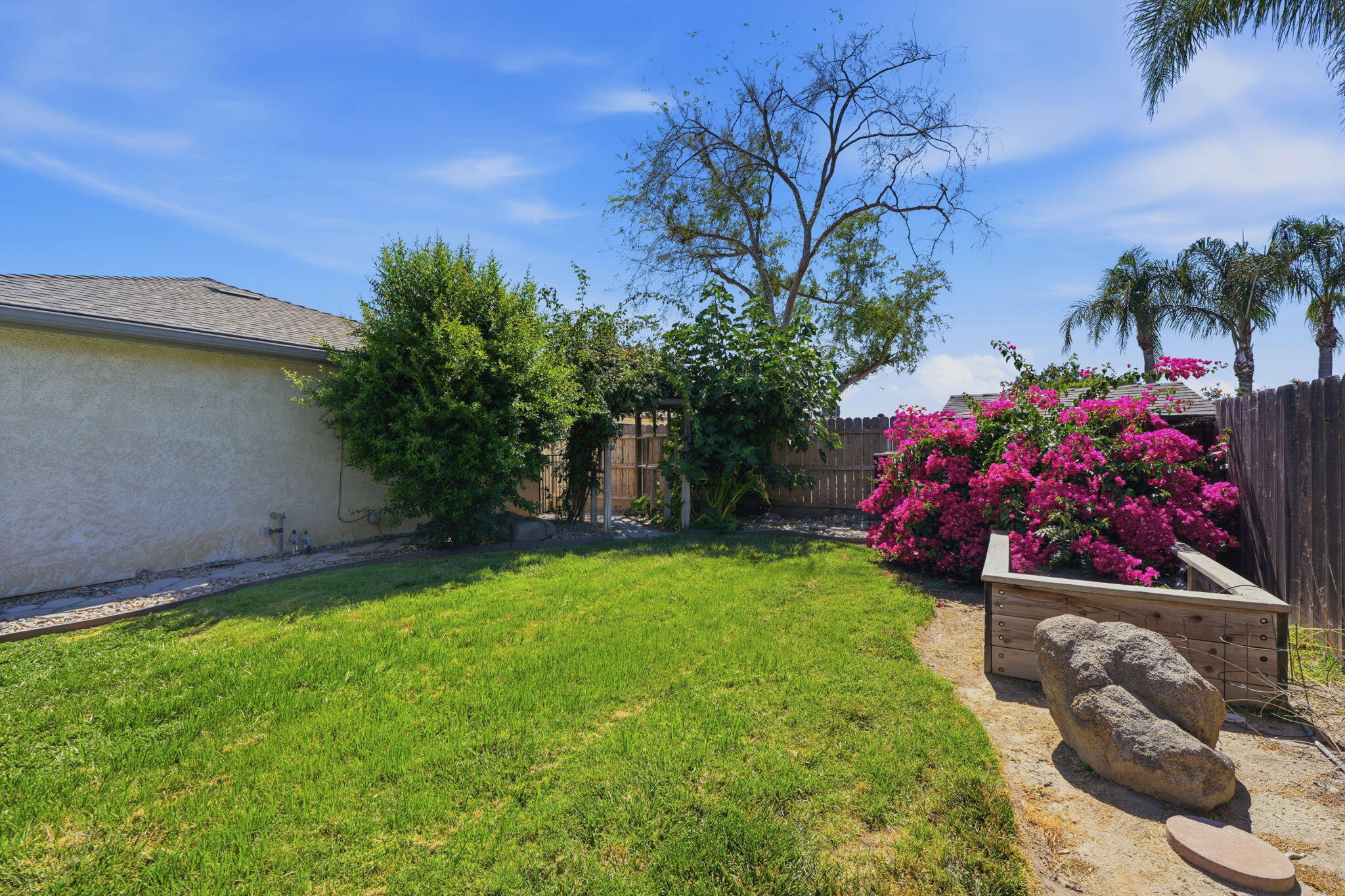 100 W Adrian Way, Hanford, CA 93230