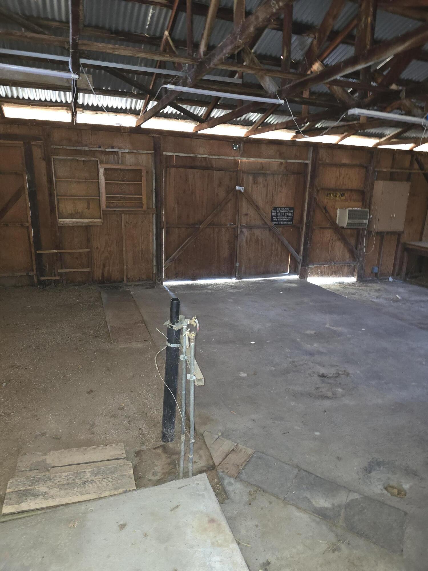 35228 Lenard Rd, Springville, CA 93265