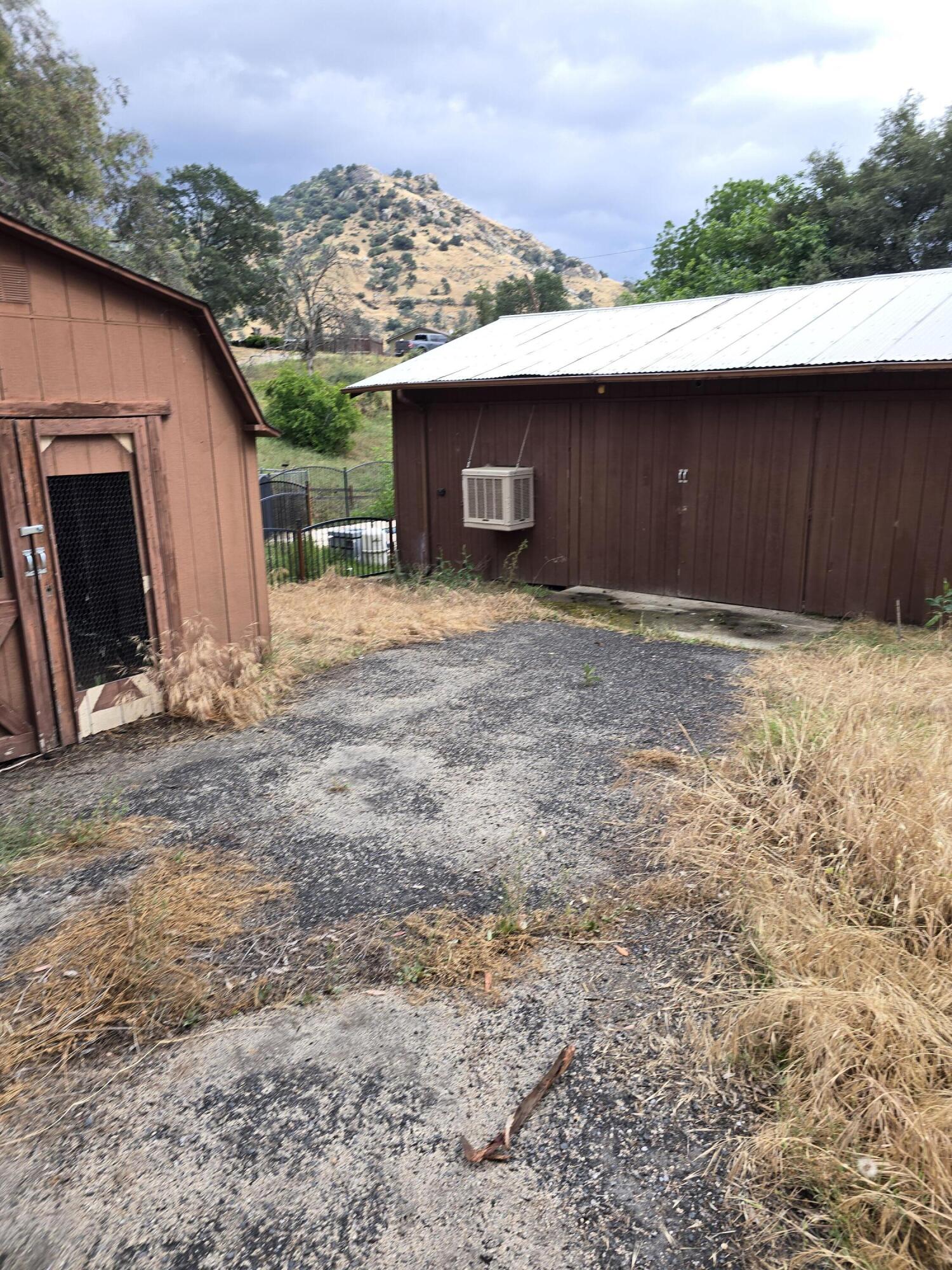35228 Lenard Rd, Springville, CA 93265