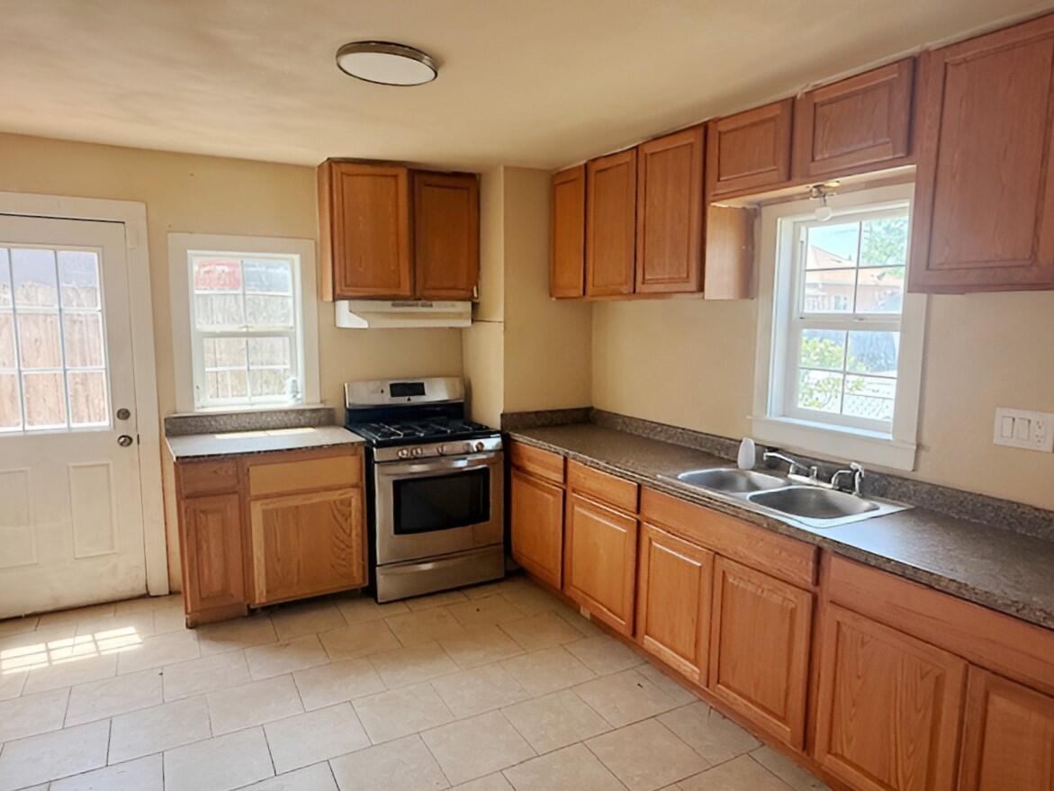 1106 N West St, Visalia, CA 93291