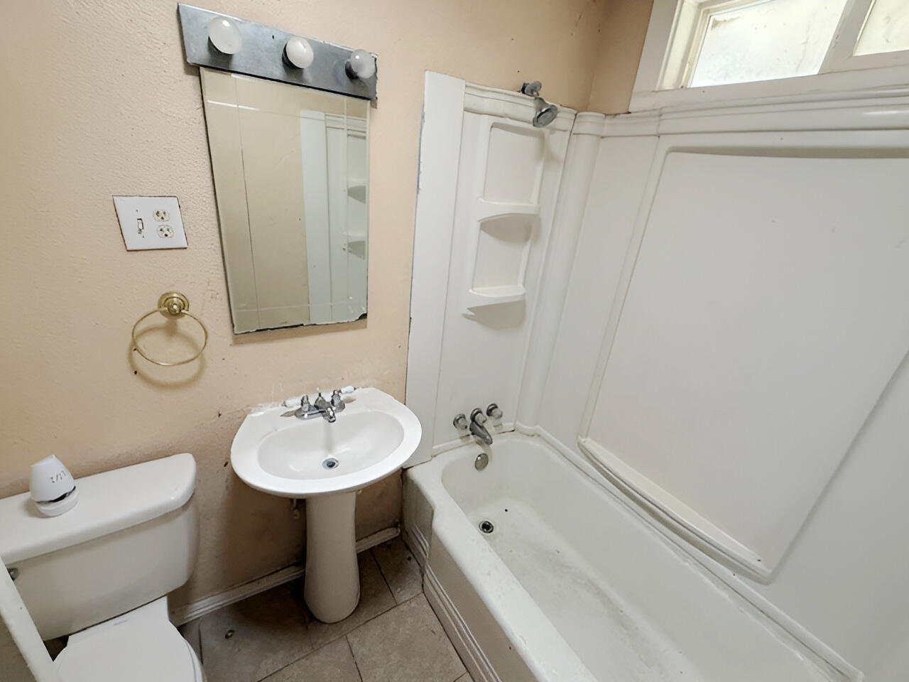 1106 N West St, Visalia, CA 93291