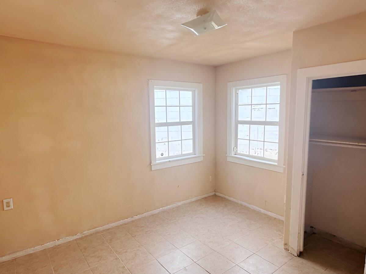 1106 N West St, Visalia, CA 93291