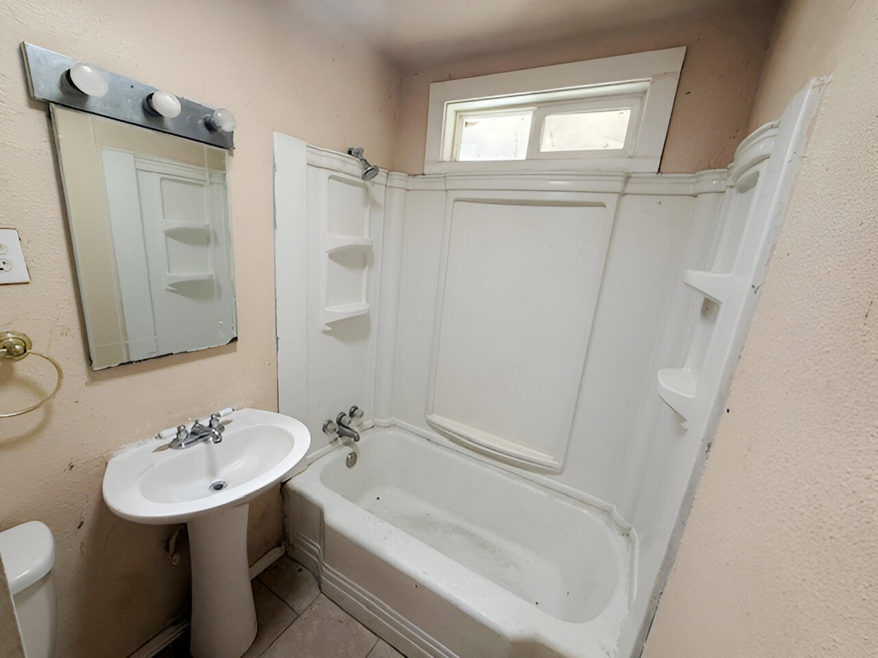 1106 N West St, Visalia, CA 93291