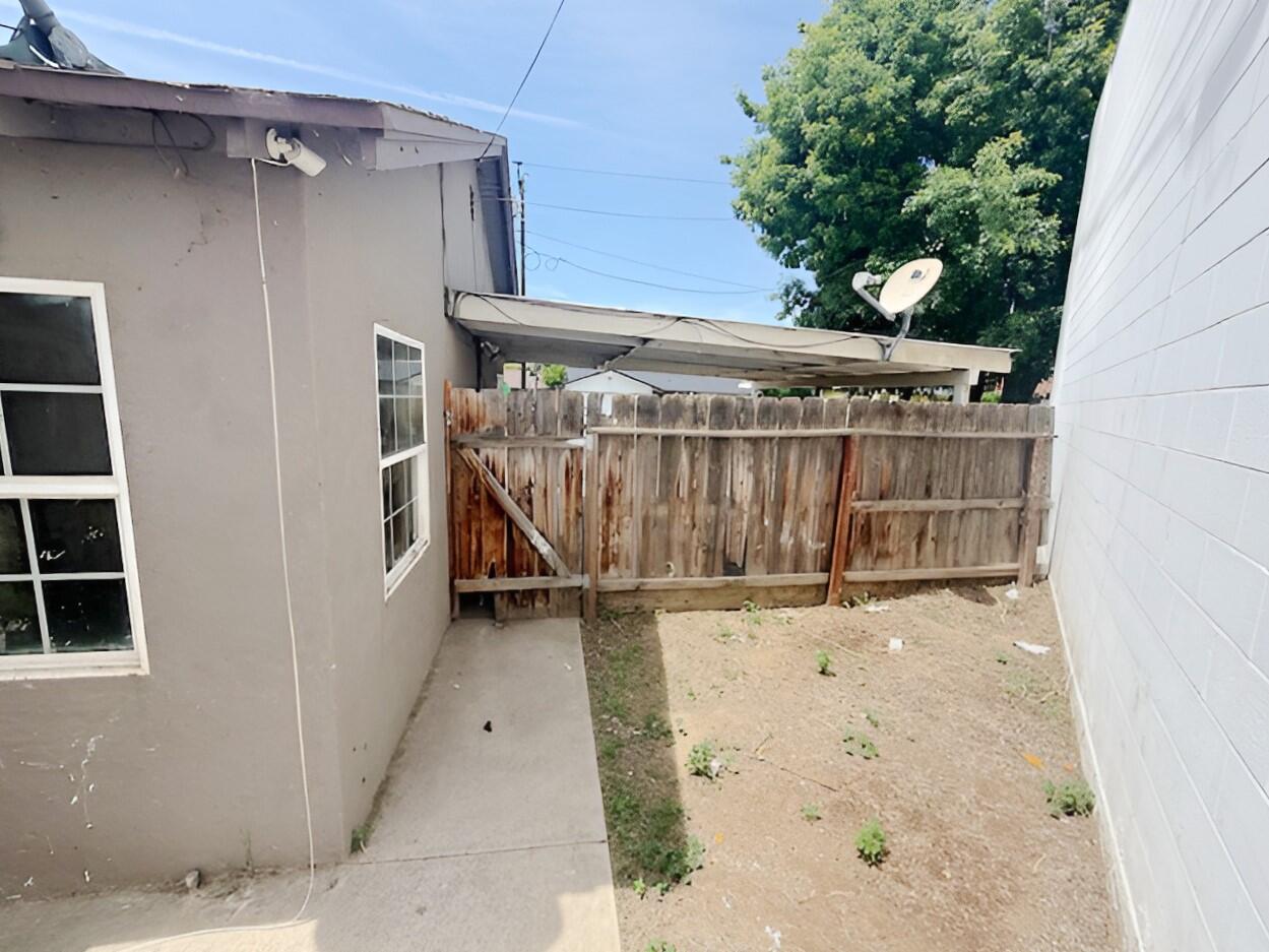 1106 N West St, Visalia, CA 93291