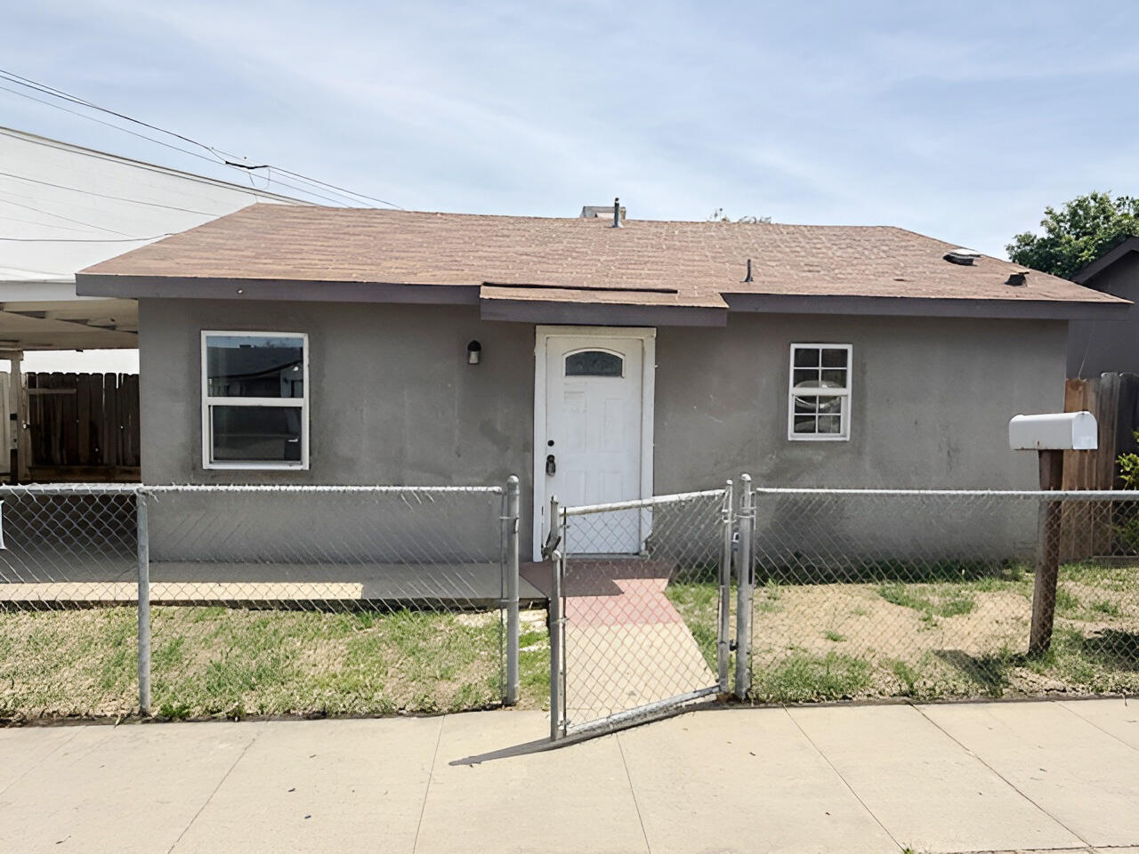 1106 N West St, Visalia, CA 93291